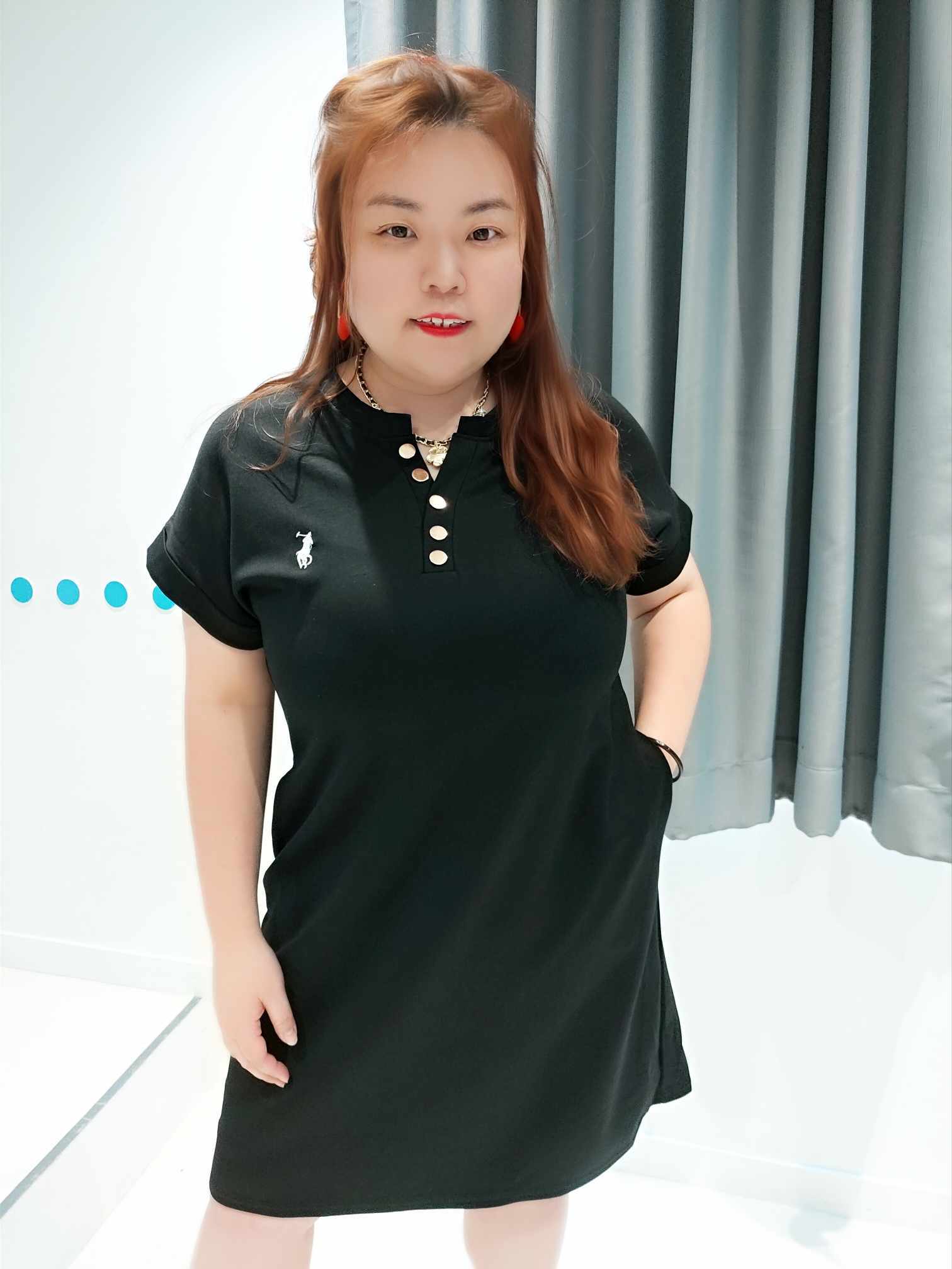 YCA08 25005 排扣V领简约连身裙