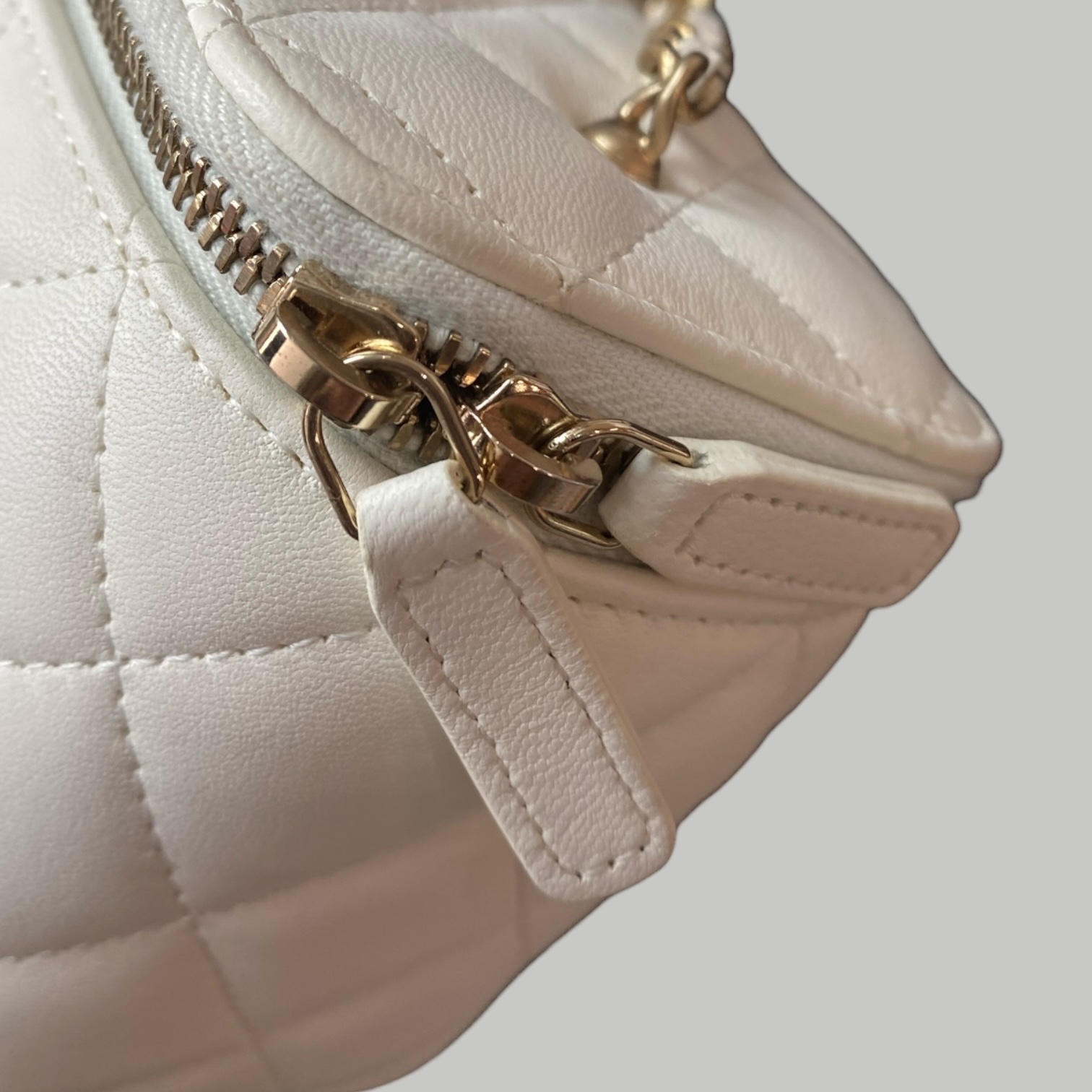 Chanel Lambskin vanity羊皮金球長盒子