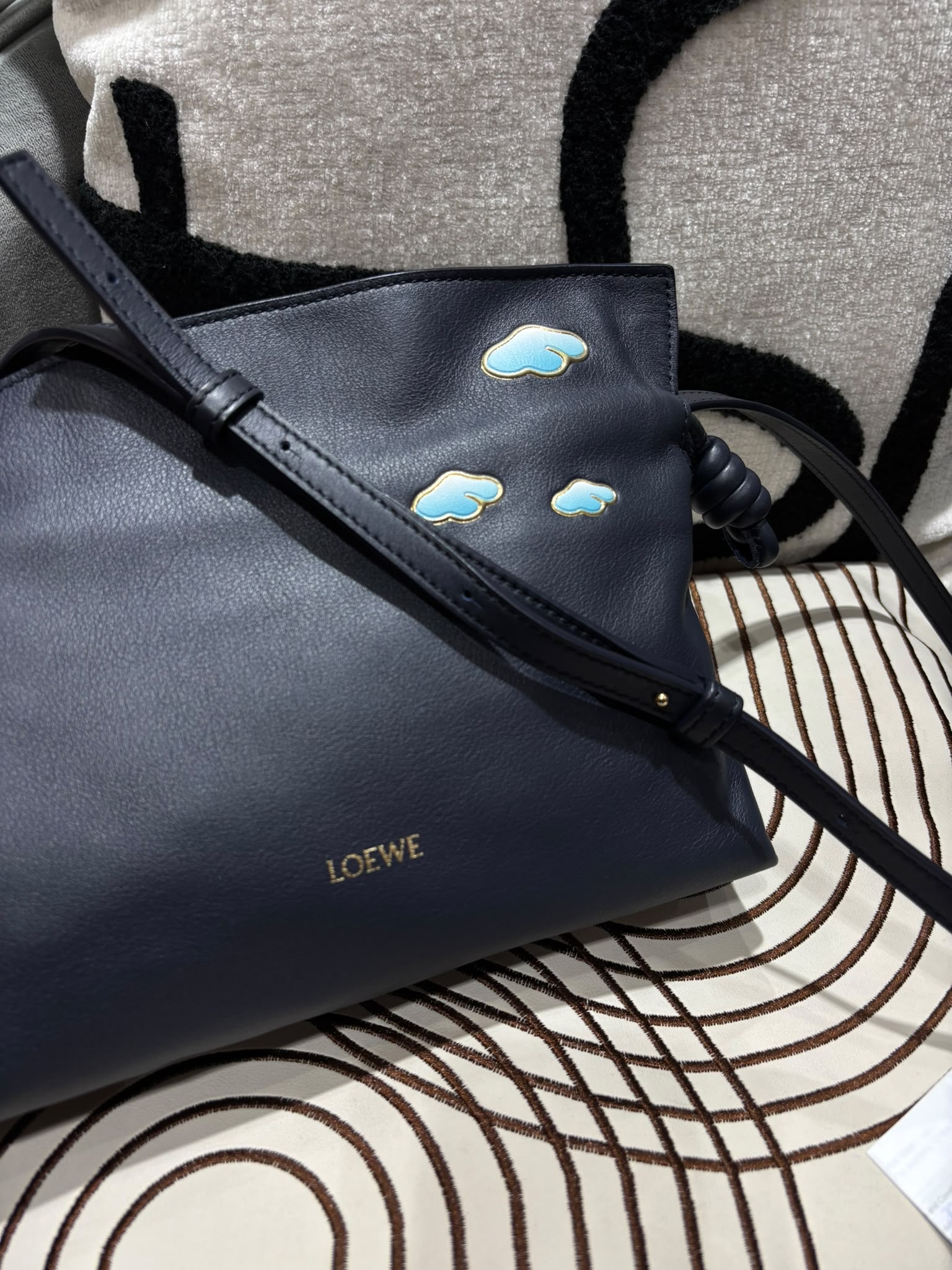 Loewe flamenco clutch 雲朵 limited edition 100%Authentic, 98%New ✅Dust bag