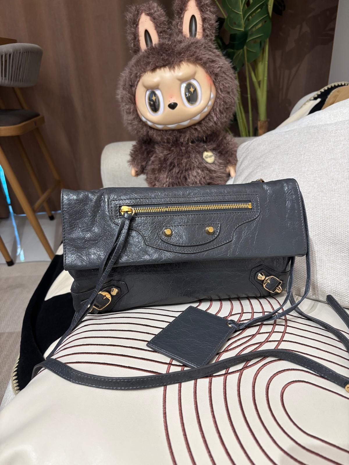 Balenciaga crossbody bag,100%Authentic,98%New ✅Dust bag