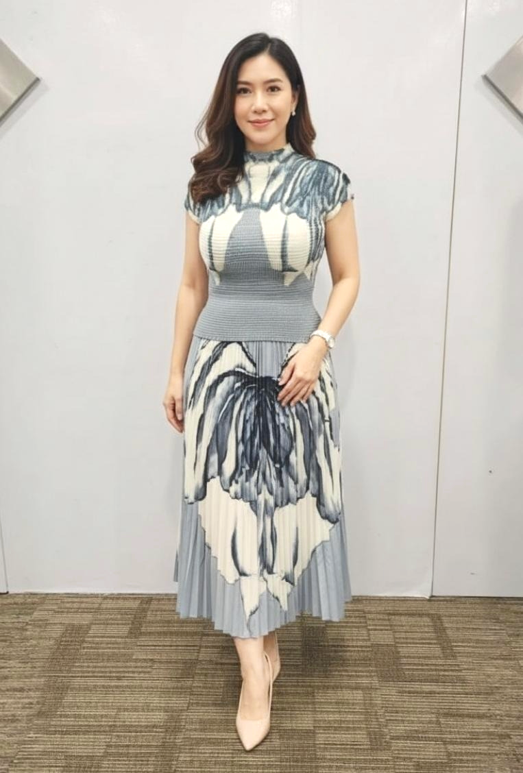 Floating Wings Pleated Set