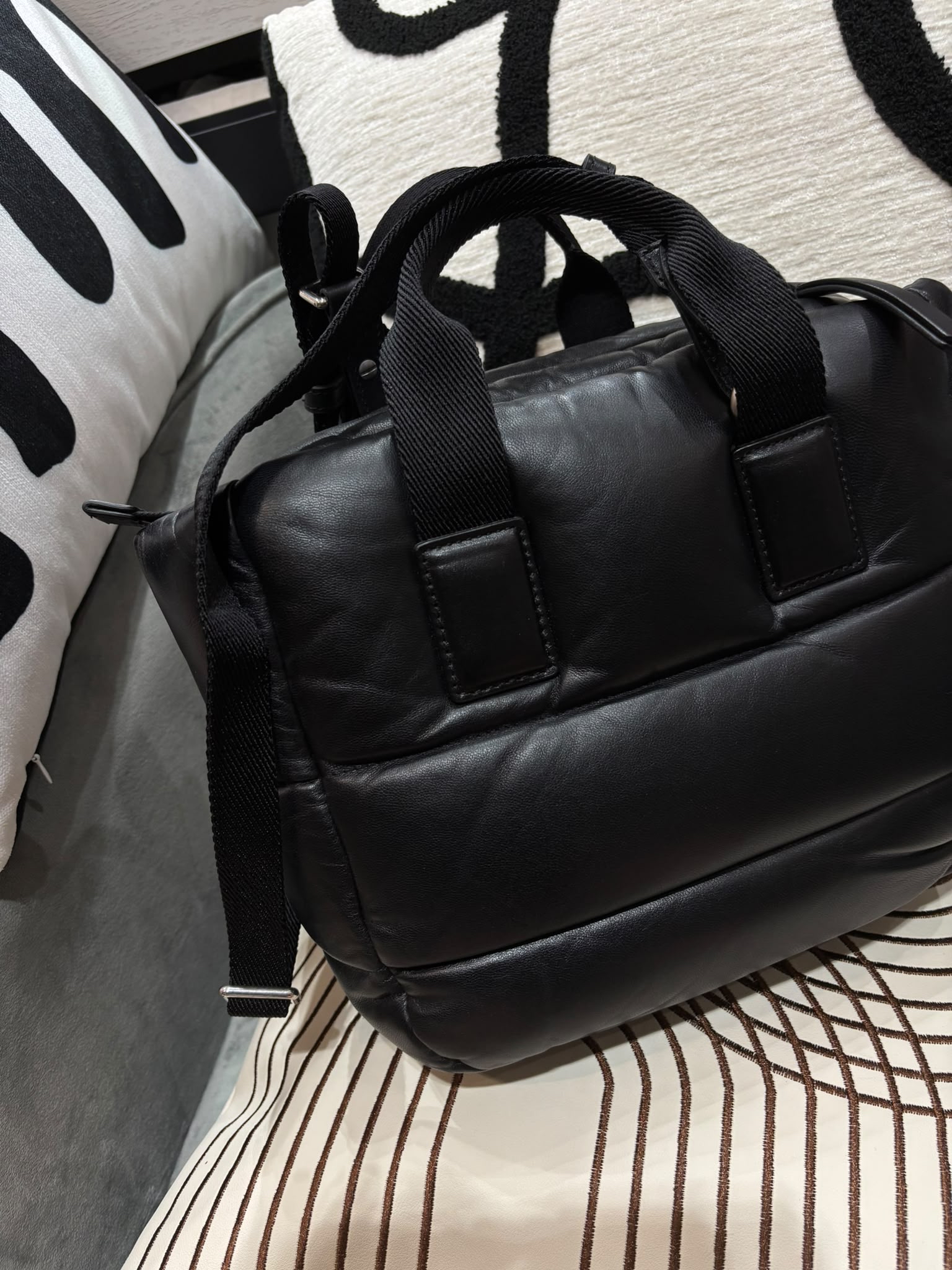 MONCLER CARADOC 皮革羽絨迷你手提包 5L00010 100%Authentic, 98%New ✅Dust bag