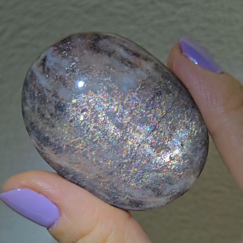 Rainbow lattice black sunstone palm stone - SM601