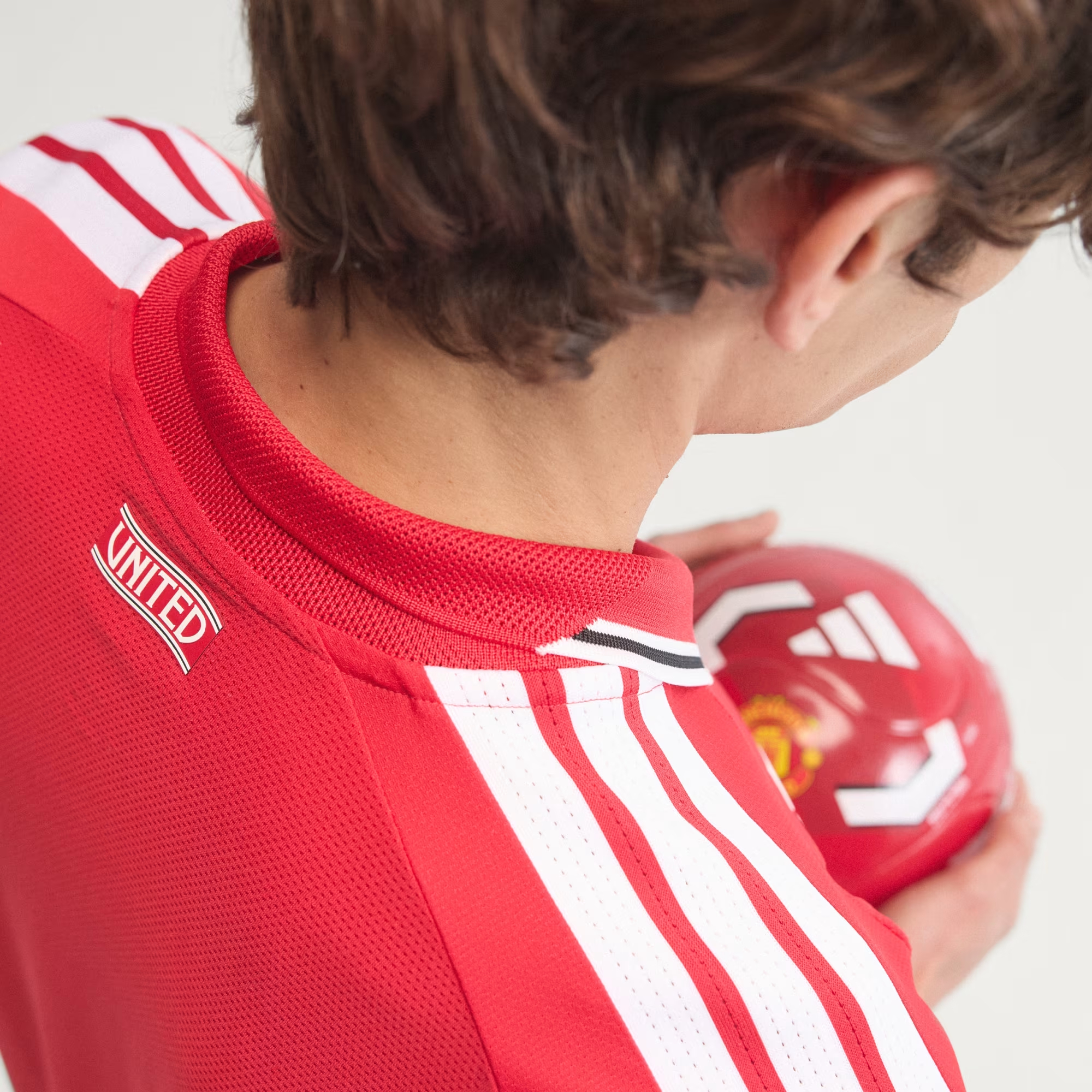 重現七十年代紅魔榮光 Adidas Manchester United 曼聯 2026-27 主場球員版球衣 (可加印字章) KA6868