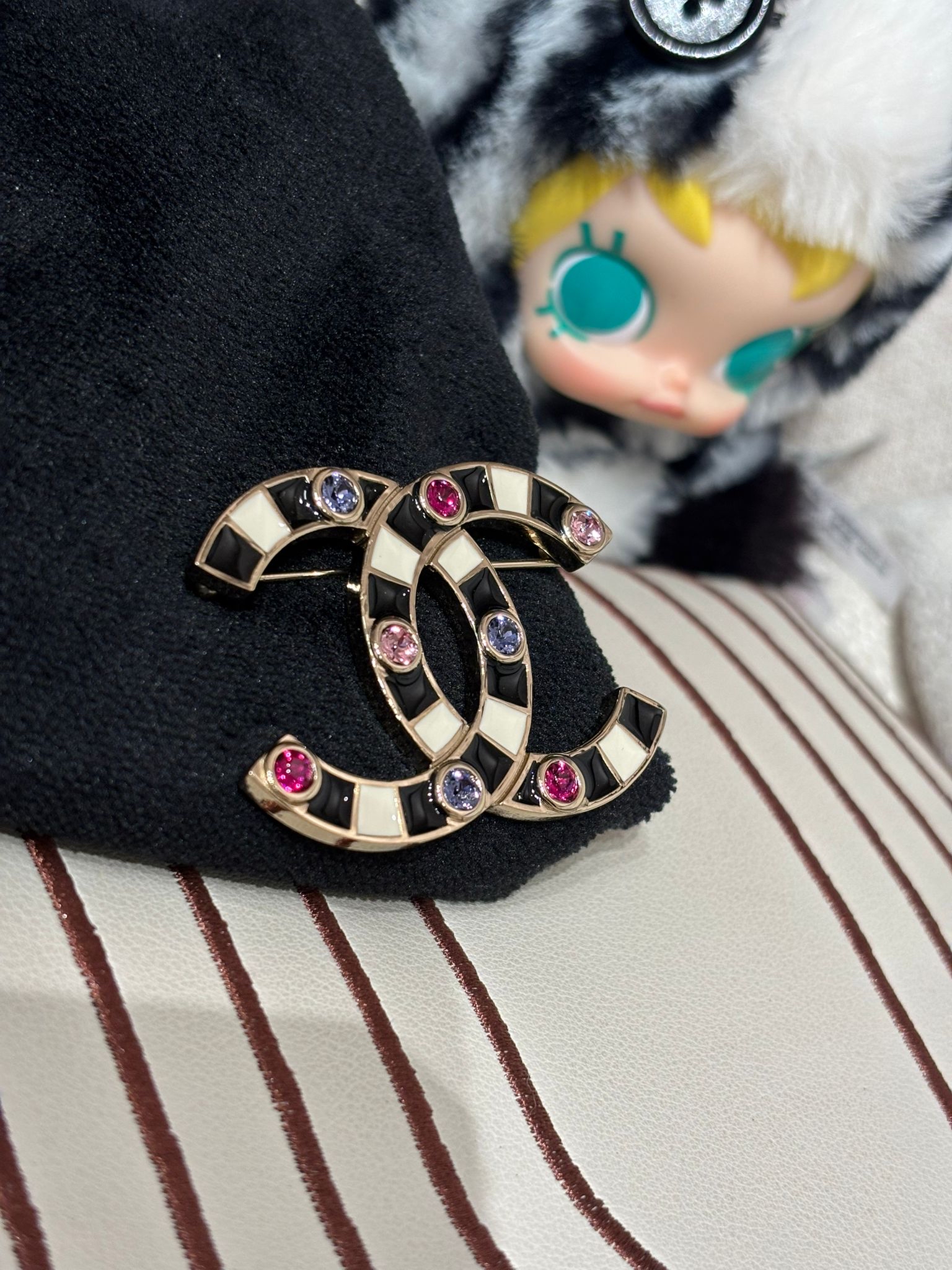 Chanel CC Brooch 巴洛克閃石 100%Authentic,99%New 