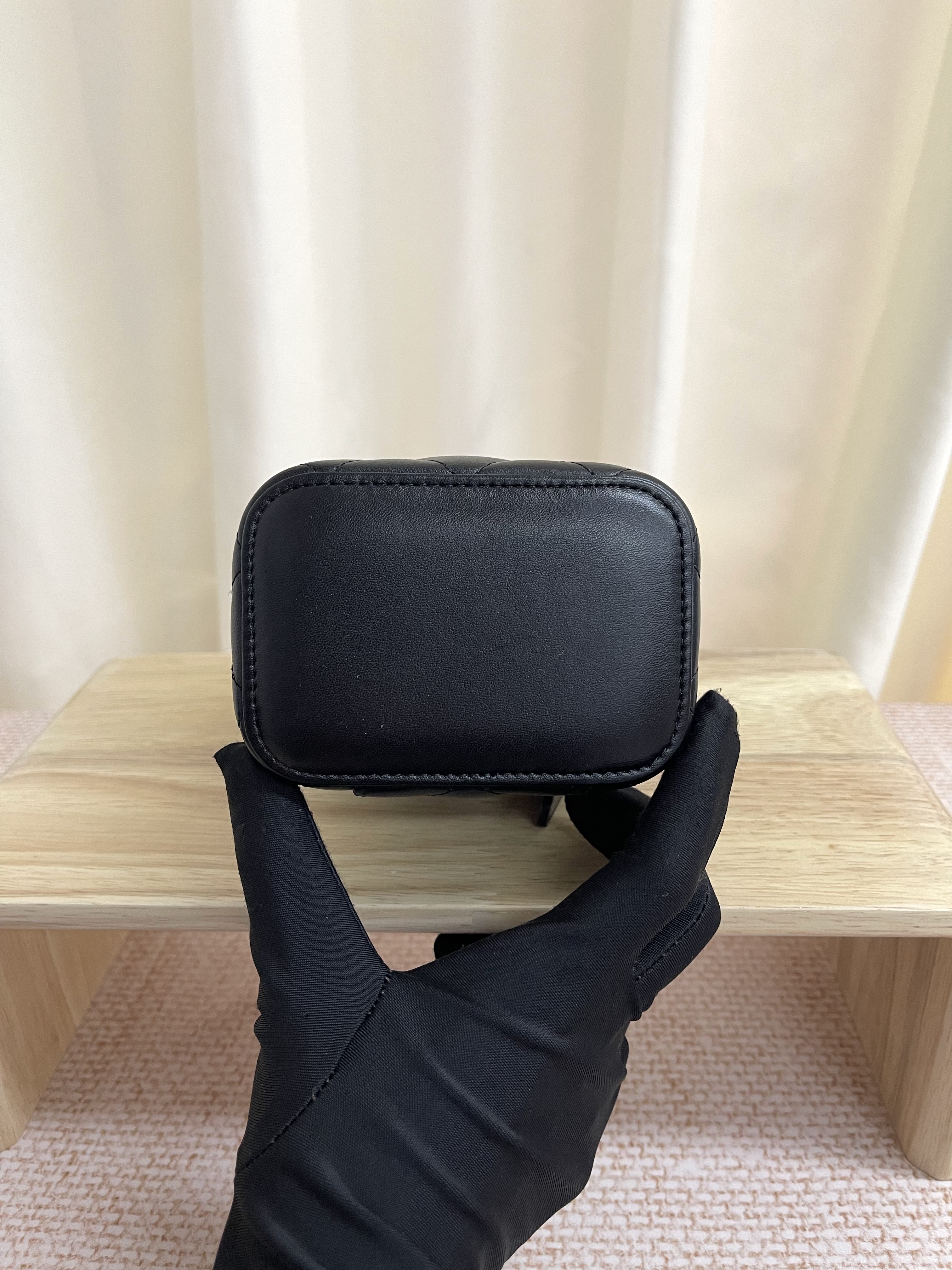 Unused item Chanel Vanity case/ Product Code: 26020701
