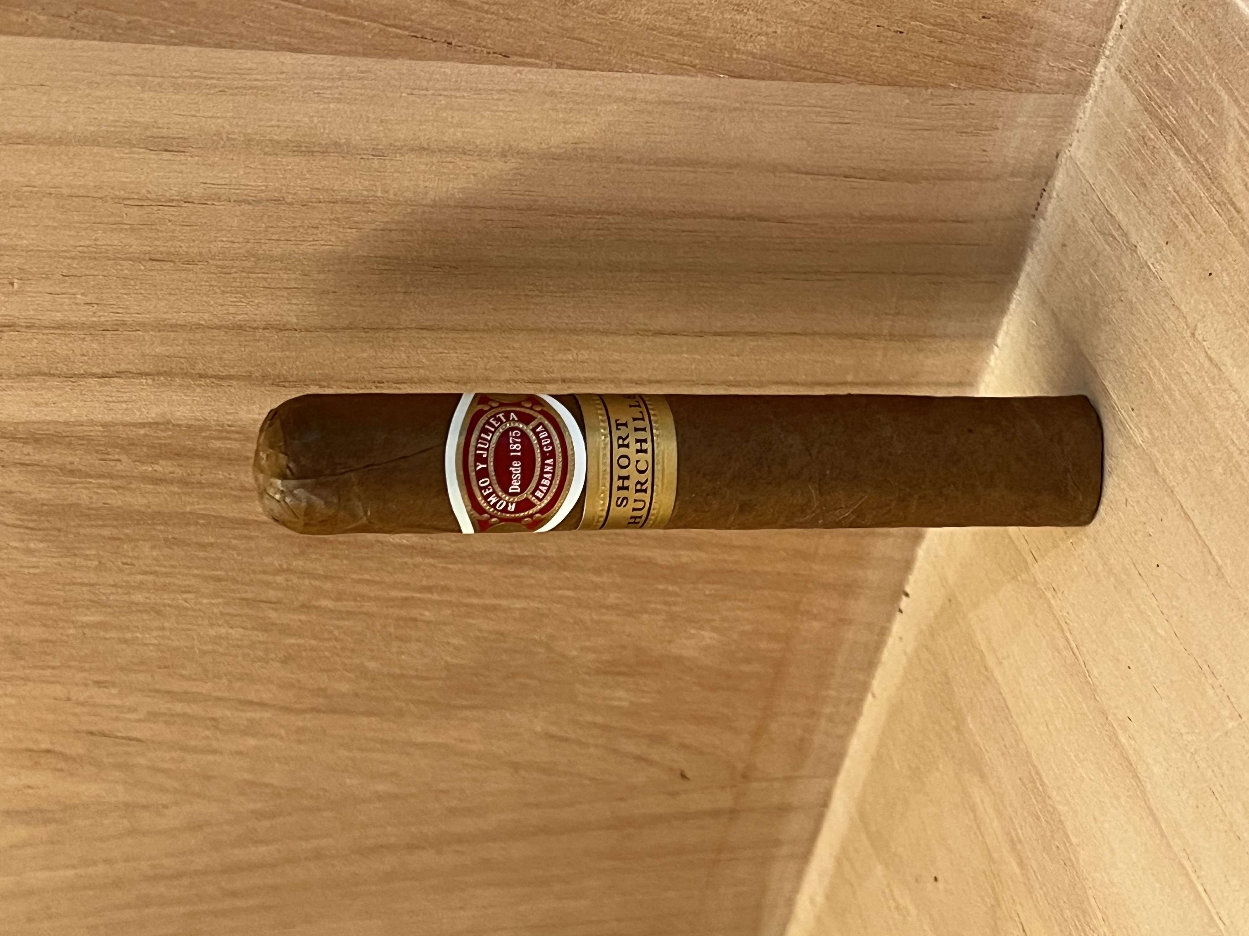 ROMEO Y JULIETA羅密歐短丘 （單支）