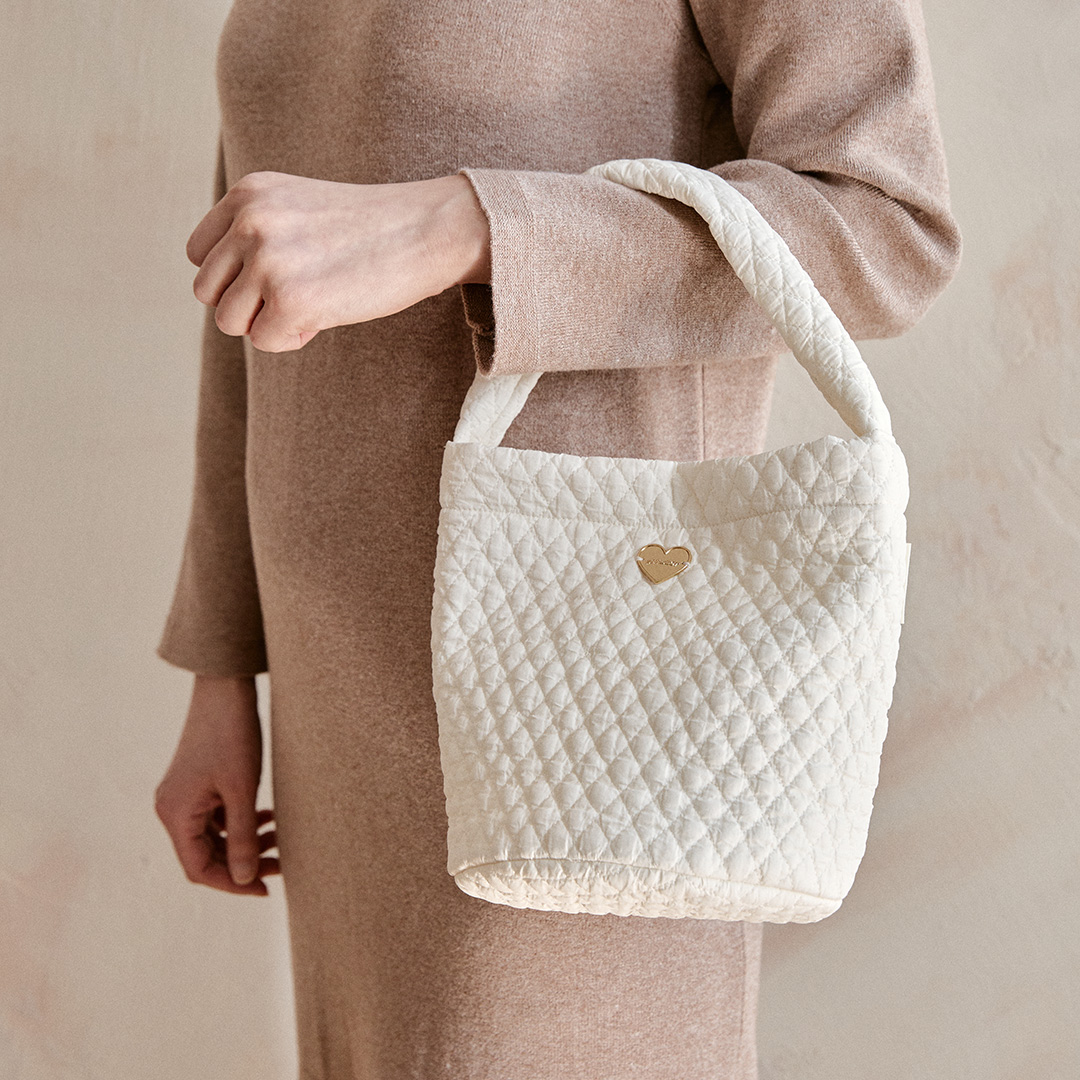 26S/S🌸DTD金心點綴100支鑽石絎縫系列-帶扣手柄水桶包