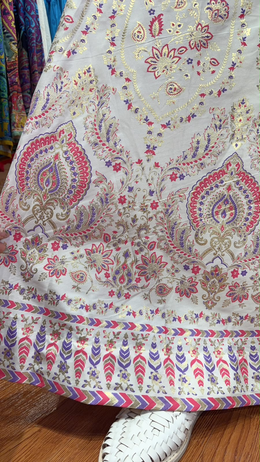 2975 White Pearl Foil Stamping Skirt 40"