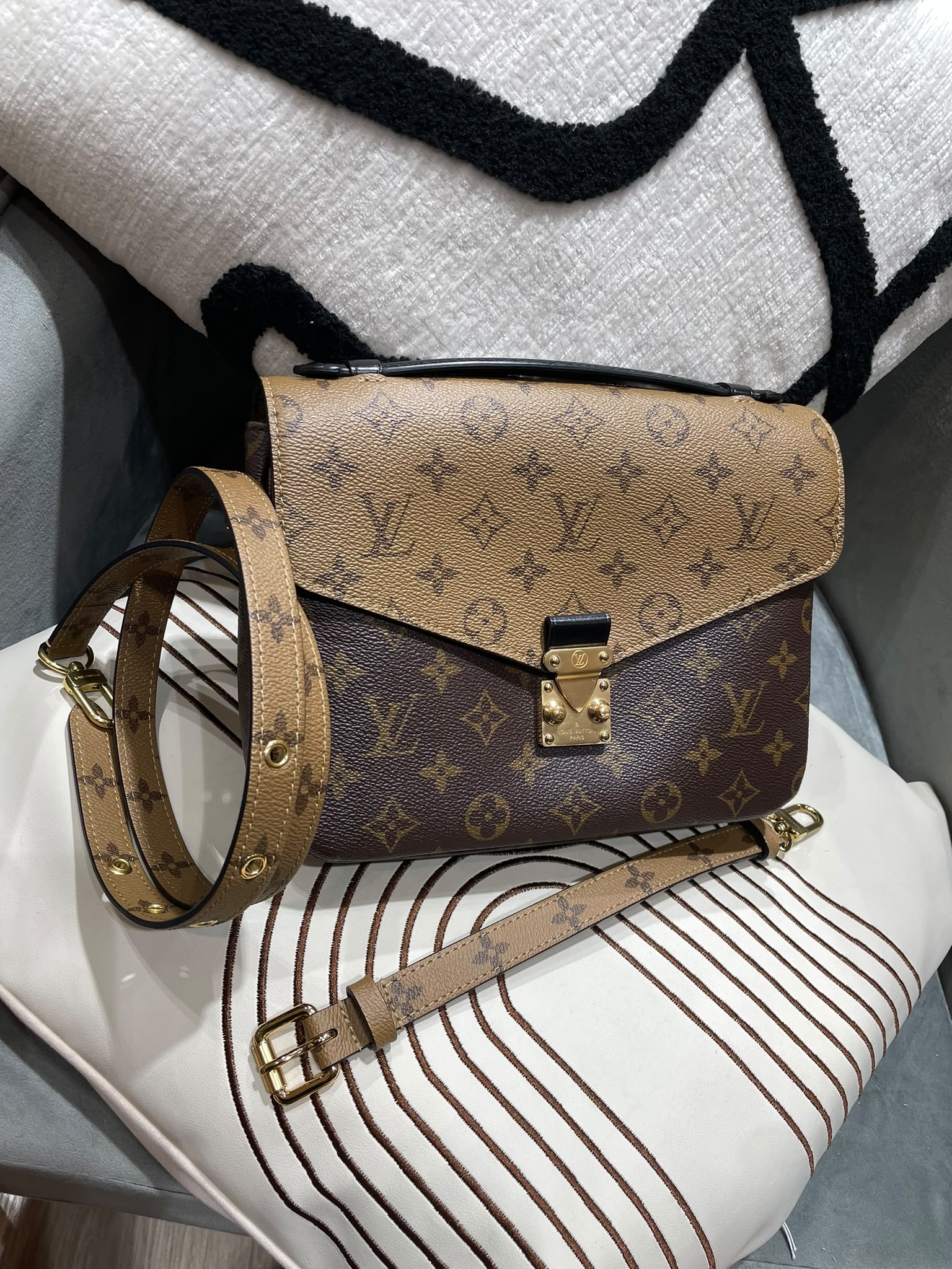 LV Metis Monogram 100%Authentic, 99%New ✅Dust bag ✅Box
