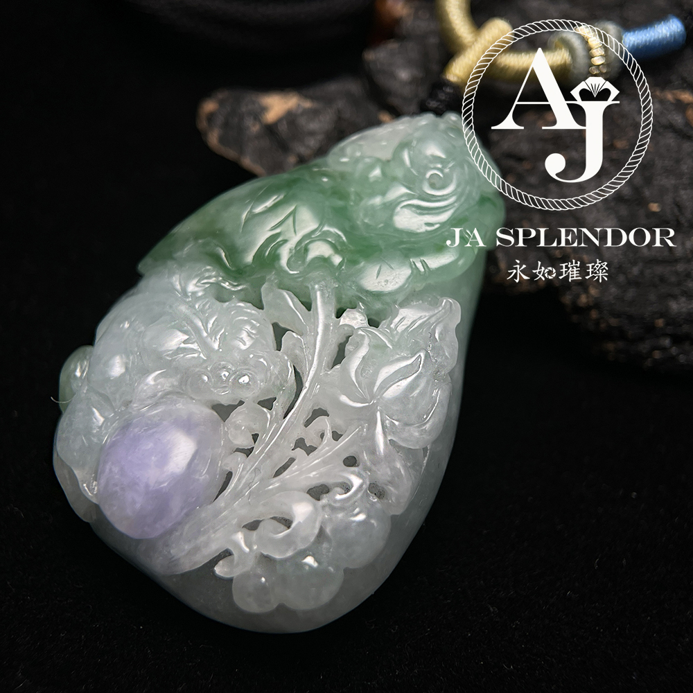 JN-3366 天然翡翠A玉 大師級鏤空精雕俏色春彩雙魚福壽映荷吊墜