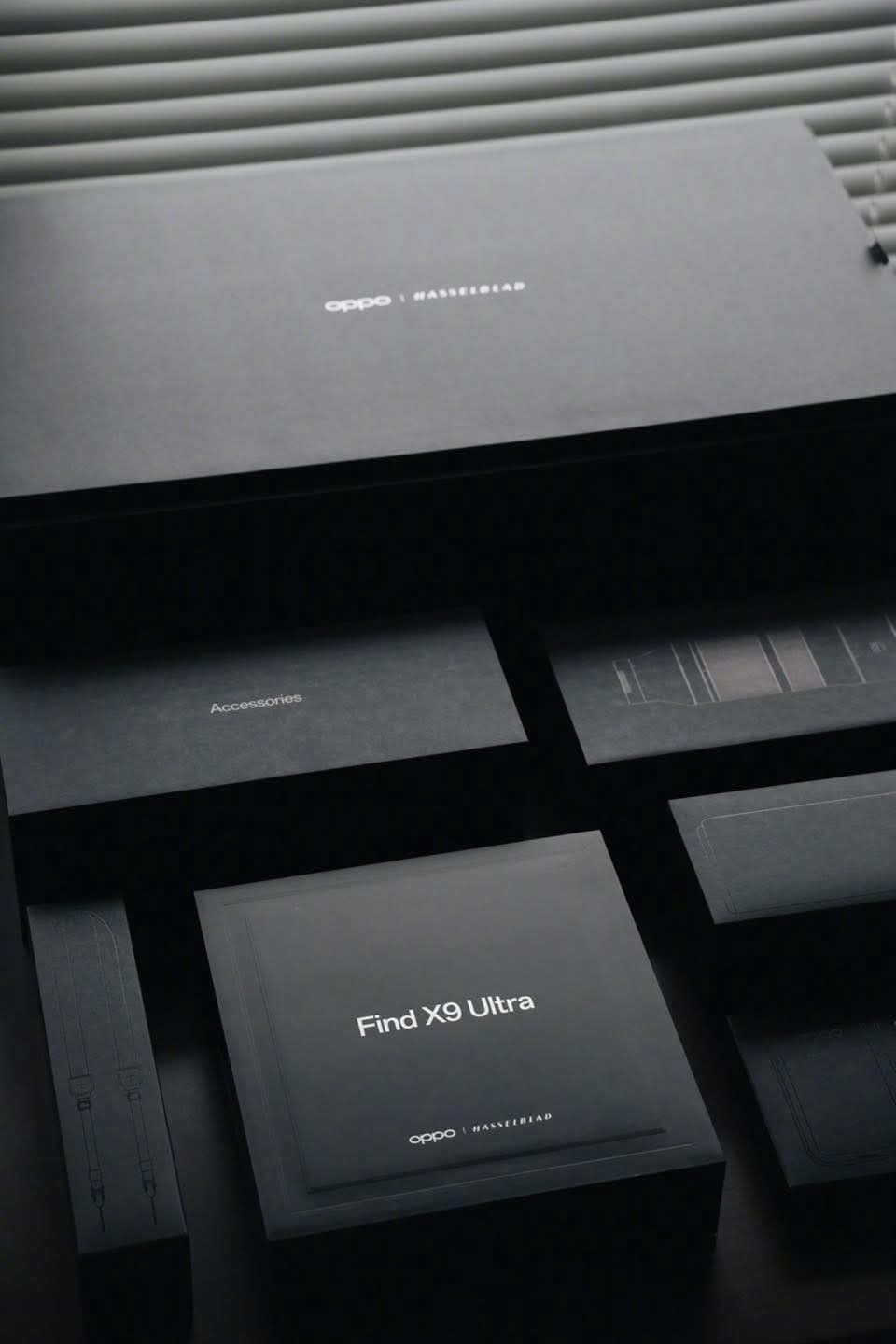 OPPO Find X9 Ultra Hasselblad Earth Explorer Master Set