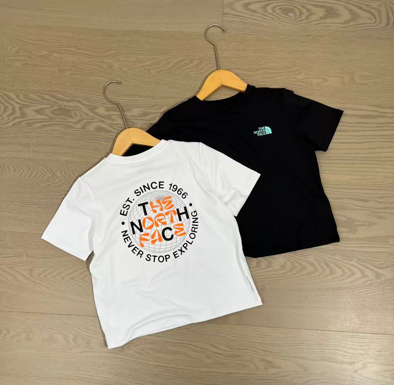 $75件。2件起$68件。親子款2色選擇/北面男女童運動速乾涼感短袖