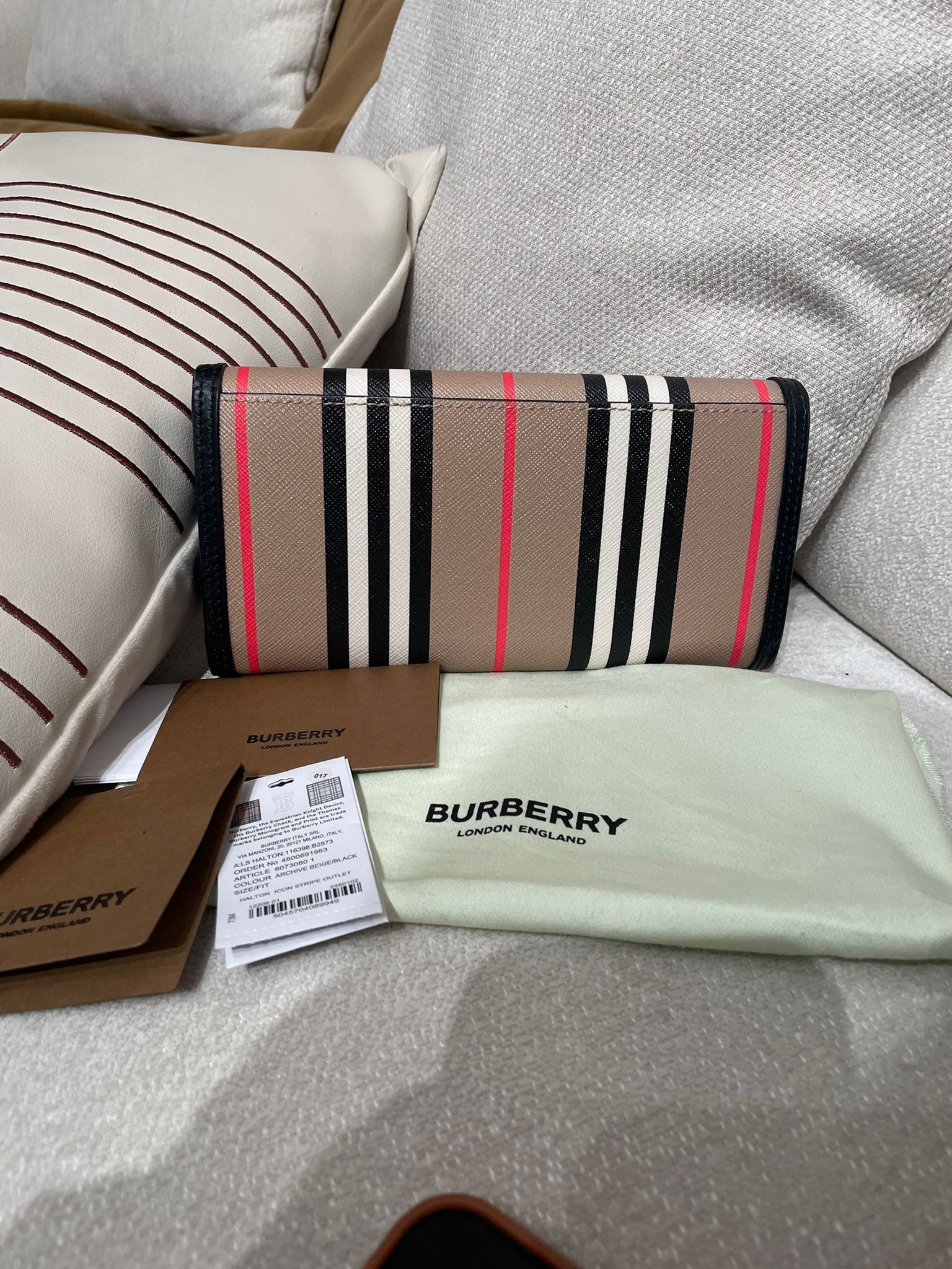 未使用品 Burberry Long Flap Wallet 100%Authentic, Unused ✅Dust bag