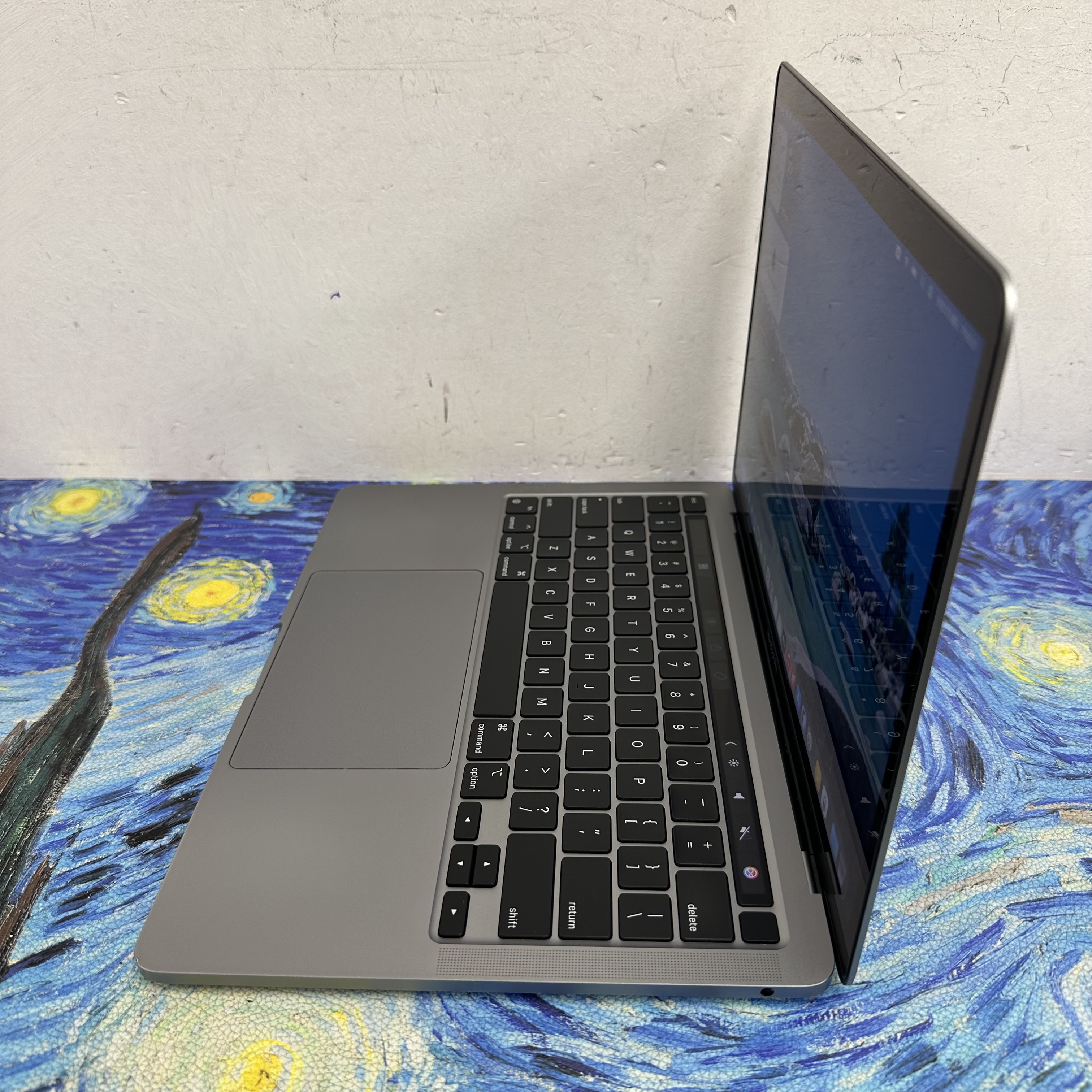 #5895 Apple MacBook Pro 2021/APPLE Retina/M1 CPU/8GB Ram/256GB SSD/Touch ID/13.3吋Mon/太空灰/ Gaming Laptop / Notebook/ Movie / Netflix / Office / Work / YouTube 