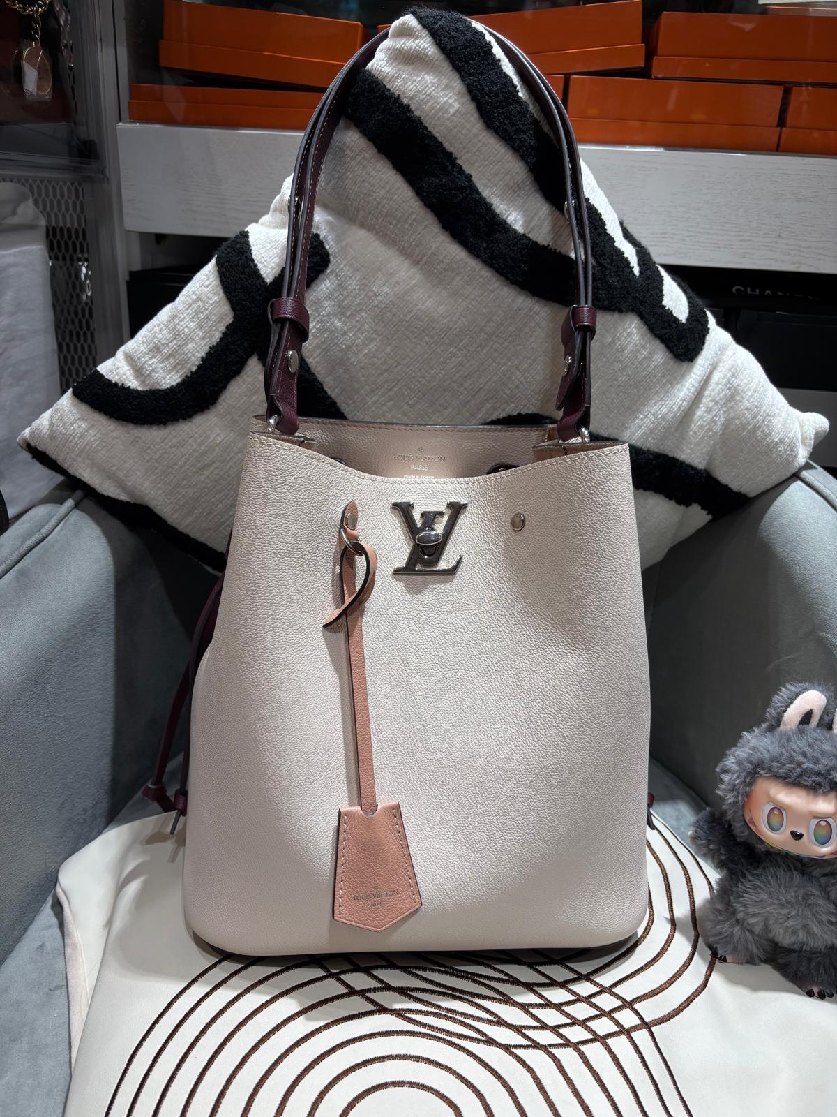 LV Lockme Bucket bag Calfskin 100%Authentic, 98%New ✅Dust bag