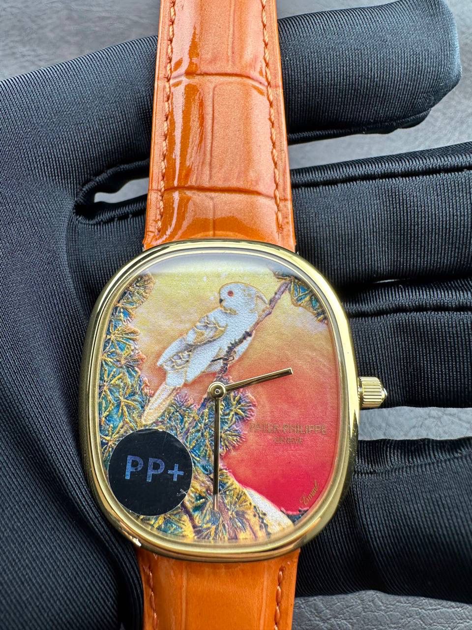 PP➕ Factory2025新品首发｜百达5738系列 68克配重版 复刻经典，更胜经典——GOLDEN ELLIPSE 黄金椭圆腕表重磅登场！ ✅ 黄金分割美学重塑：遵循1:1.6181经典比例，34.5MM×39.5MM椭圆表径搭配7.7MM纤薄厚度，复刻古典韵味与佩戴舒适度。 ✅ 316L精钢表壳：介于圆形与矩形之间的别致椭圆轮廓，还原原版线条张力，质感细腻出众。 ✅ 3D立体云贝母表盘：专属浮雕打印工艺，折射神秘深邃光泽，告别市面暗淡平庸款，上手自带高光。 ✅ 定制进口小牛皮表带：21X16尺寸对版原配，搭配同型椭圆表扣，与表壳设计遥相呼应，贴合手腕更显格调。 ✅ 9015精准机芯：走时稳定精准，兼顾实用性与耐用性，日常佩戴无压力。 PP➕不做“远观款”，只为呈现最接近原版的真实佩戴体验——从细节质感 to 上手触感，每一处都经得起近距离审视，让经典韵味在腕间完美延续！