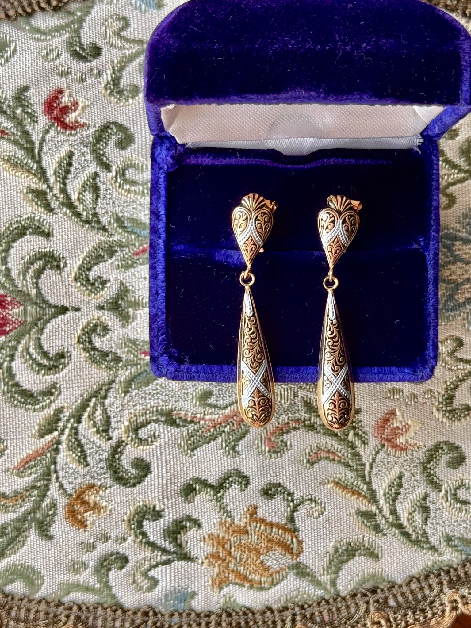 Vintage C.a. 1980-90s Stamped "Spain" Damascene Style Dangle Clip Earrings - New Old Stock(MT2624)