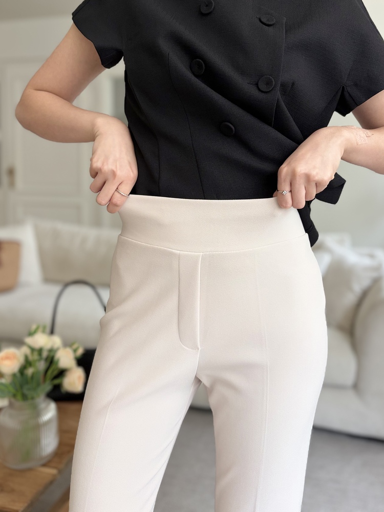 Pull-On Stretch Pants (Light Beige)