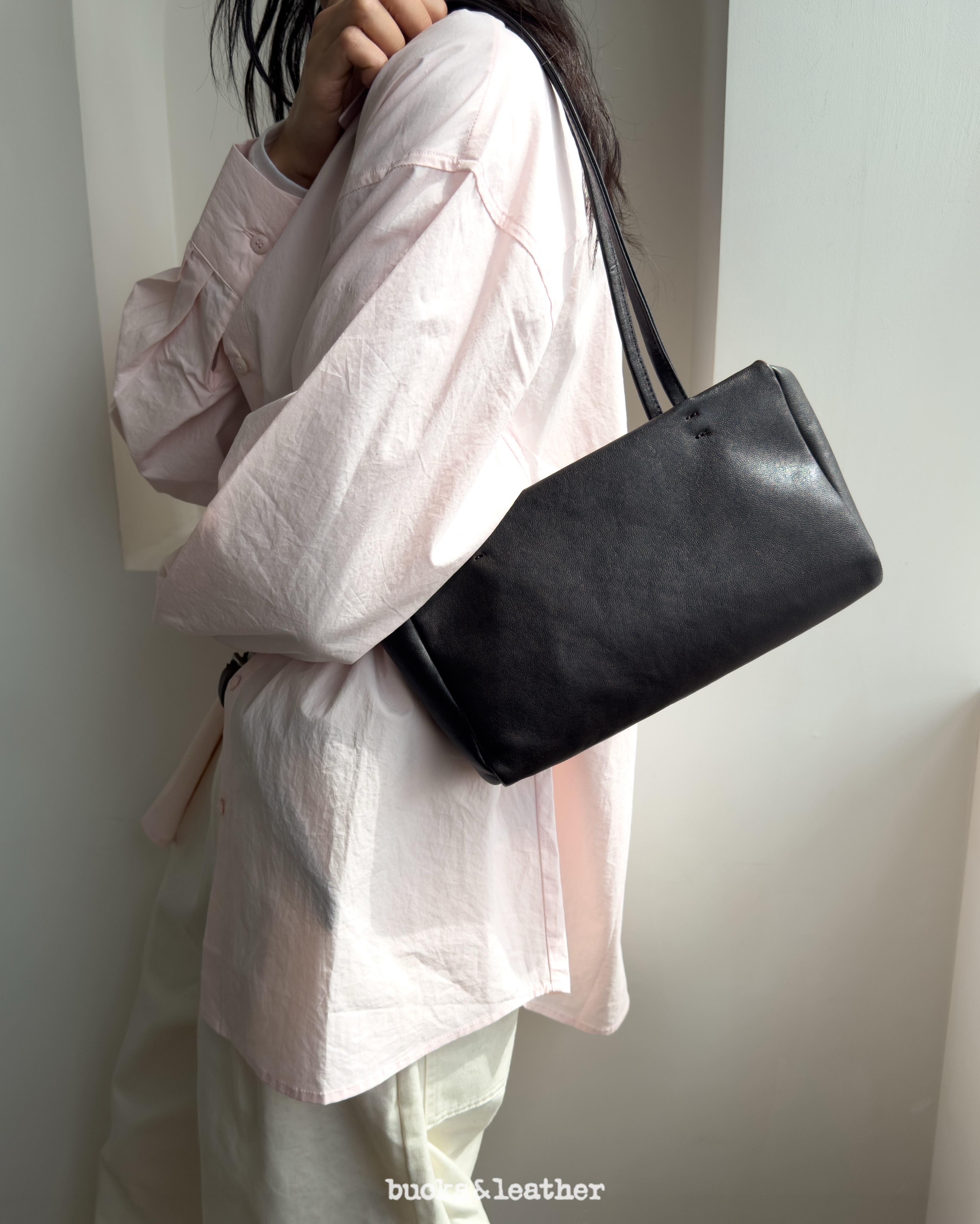 【26FW 】預訂_Slim Shoulder Bag By Bucks & leather