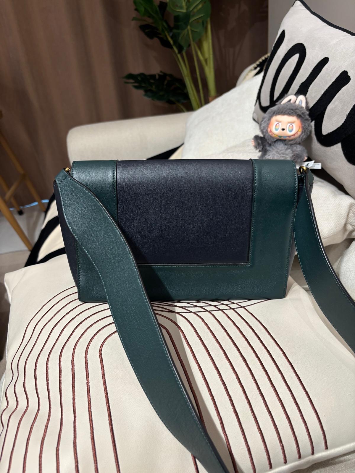 Celine frame medium calfskin flap bag 100%Authentic ,98%new✅dust bag✅收據