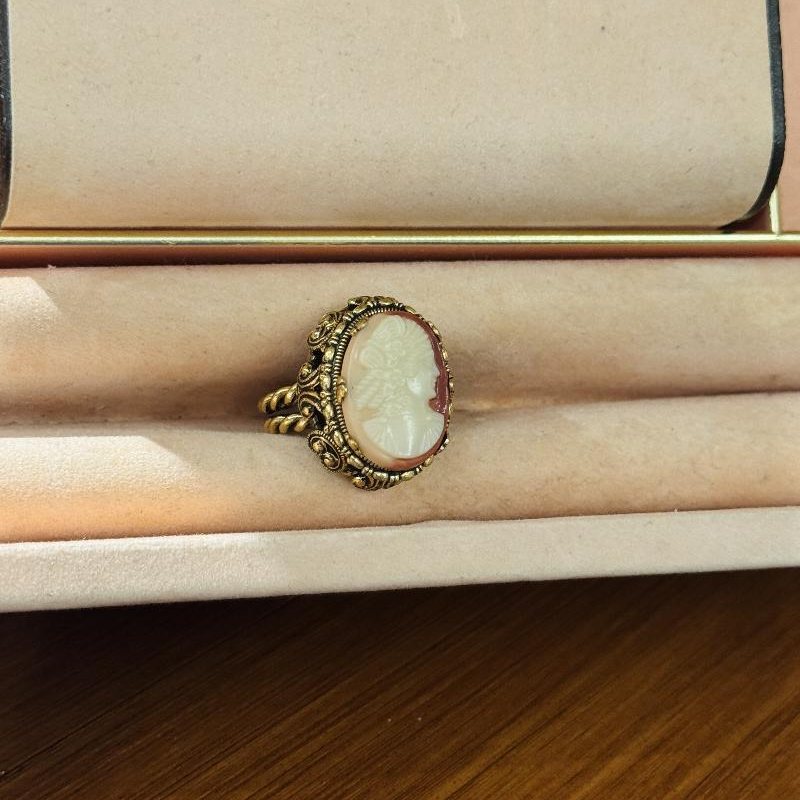 c.a.1960s German New Old Stock Glass Cameo Ring - Adjustable Size (C015)