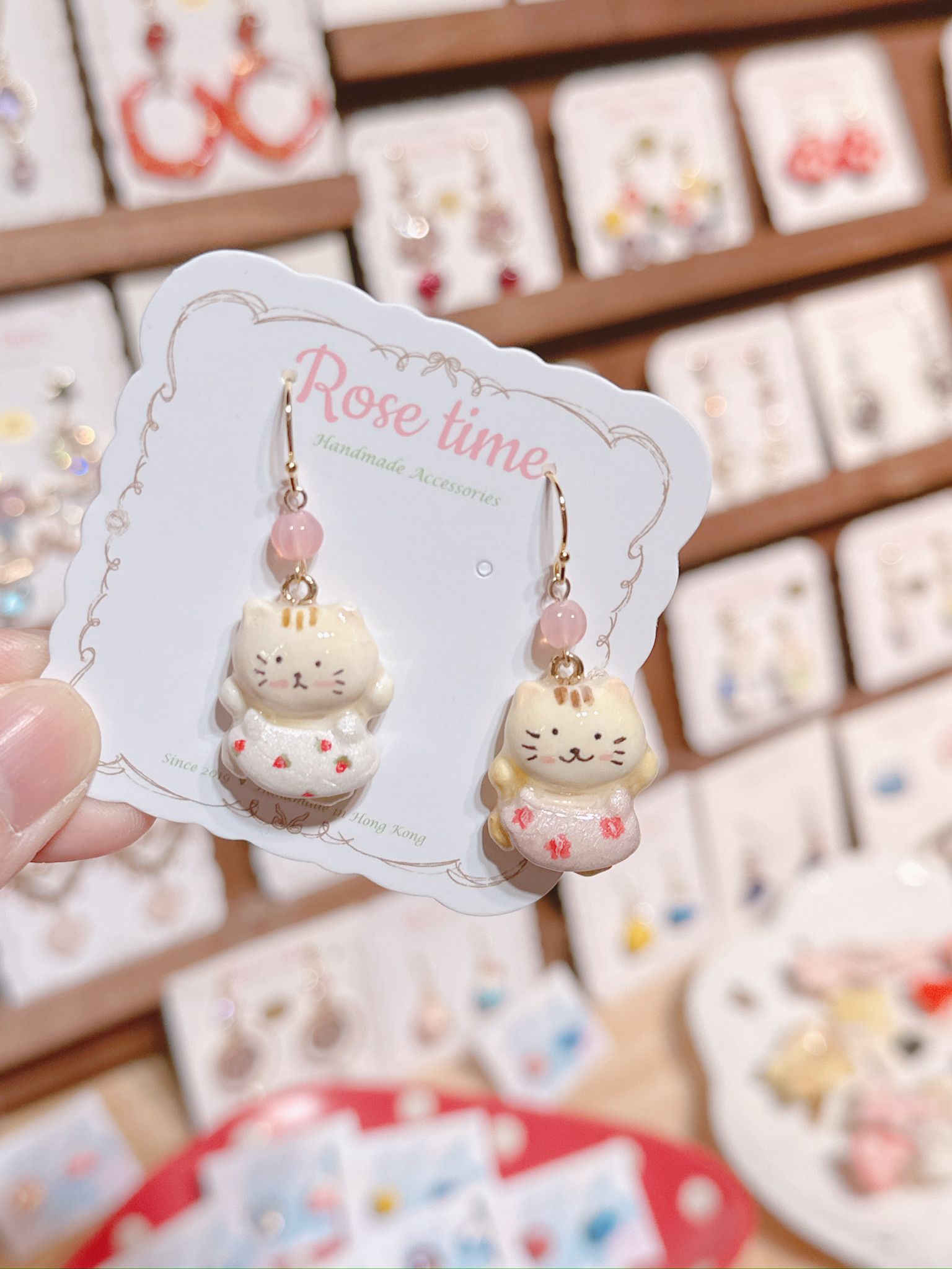 ᴿᵒˢᵉ ᵗⁱᵐᵉ ʰᵃⁿᵈᵐᵃᵈᵉ7️⃣週年 #3月28-30日半價飾物 🈹 手繪跳舞小貓兒