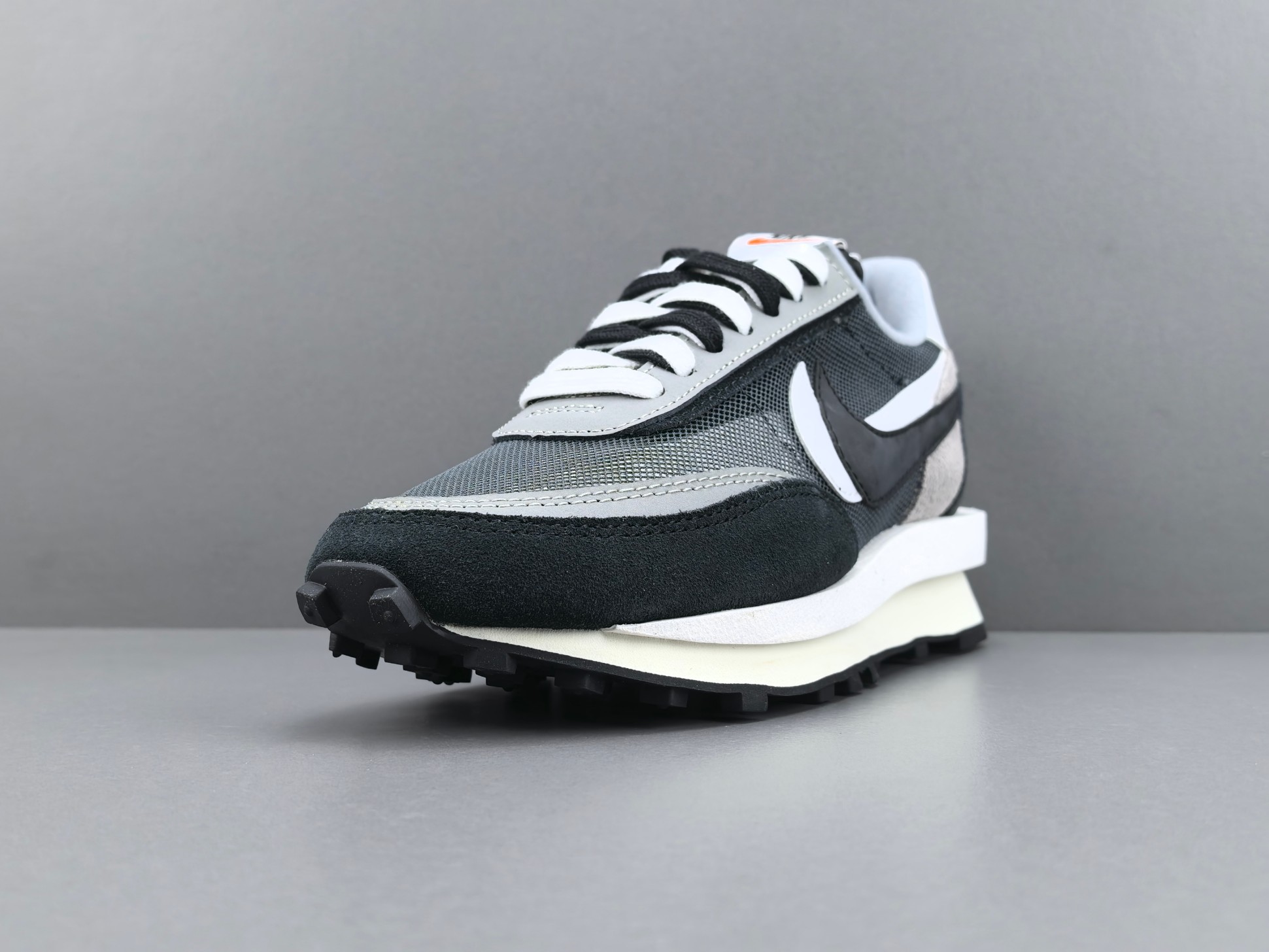 Nike LDWaffle x Sacai "Black Anthracite" BV0073-001