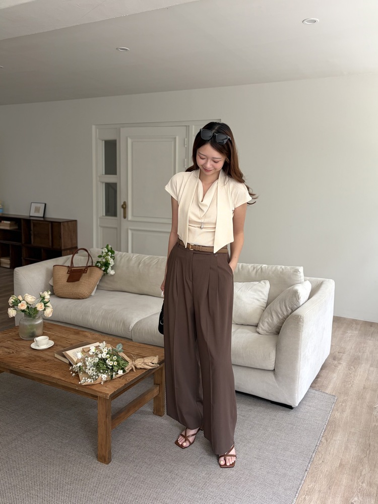 The Daily Tie Detail Top (Cream)