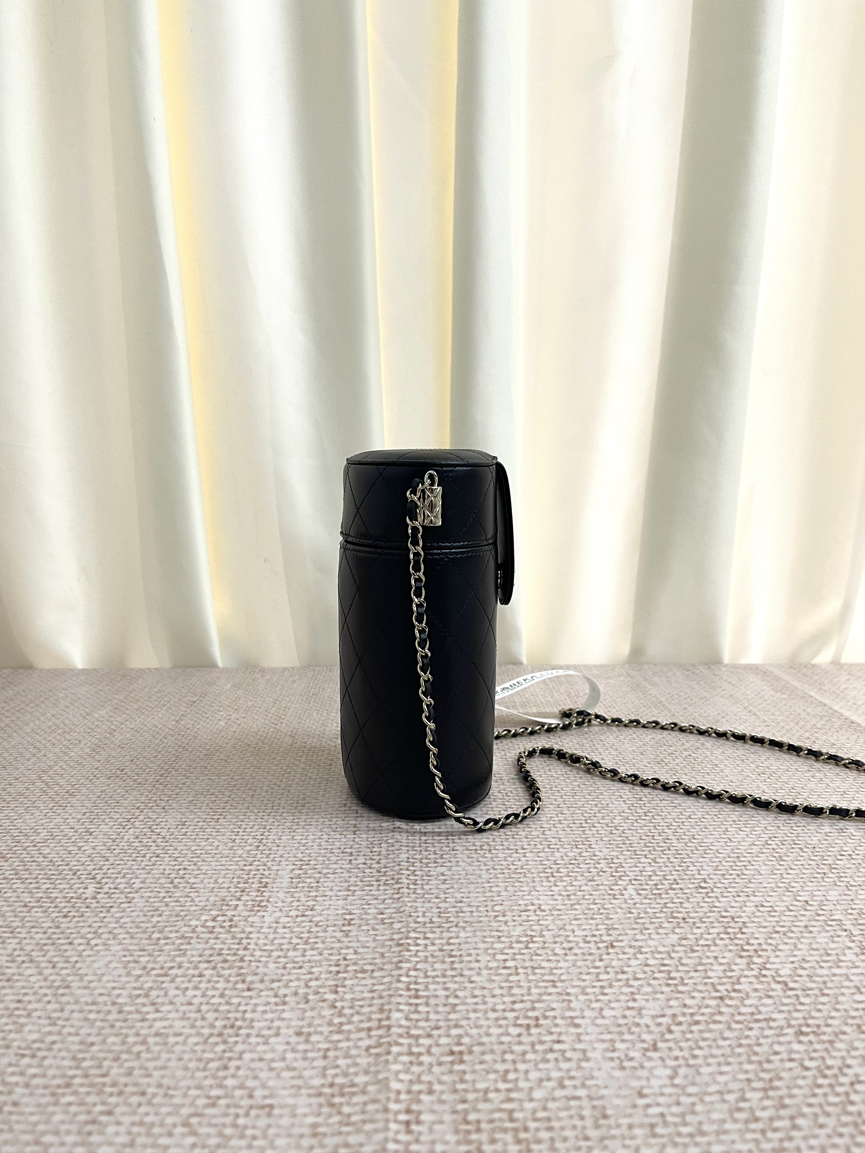 Pre-owned Chanel Round Vanity Case/ Product Code: 26042801