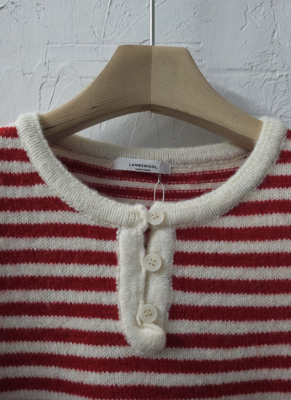 ♡ 扣 鈕 橫 間 上 衣 。