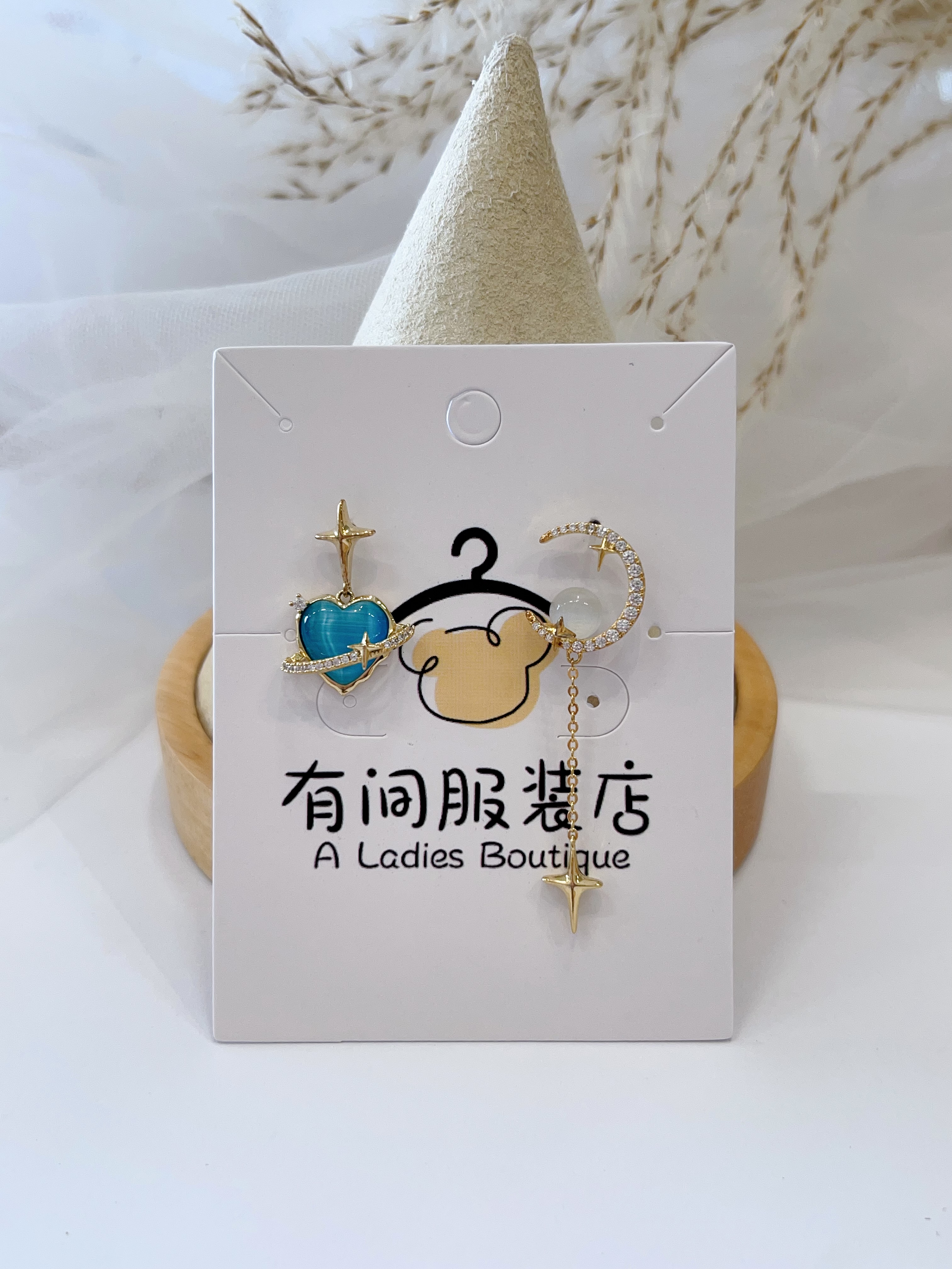 月亮爱心猫眼石不对称耳环