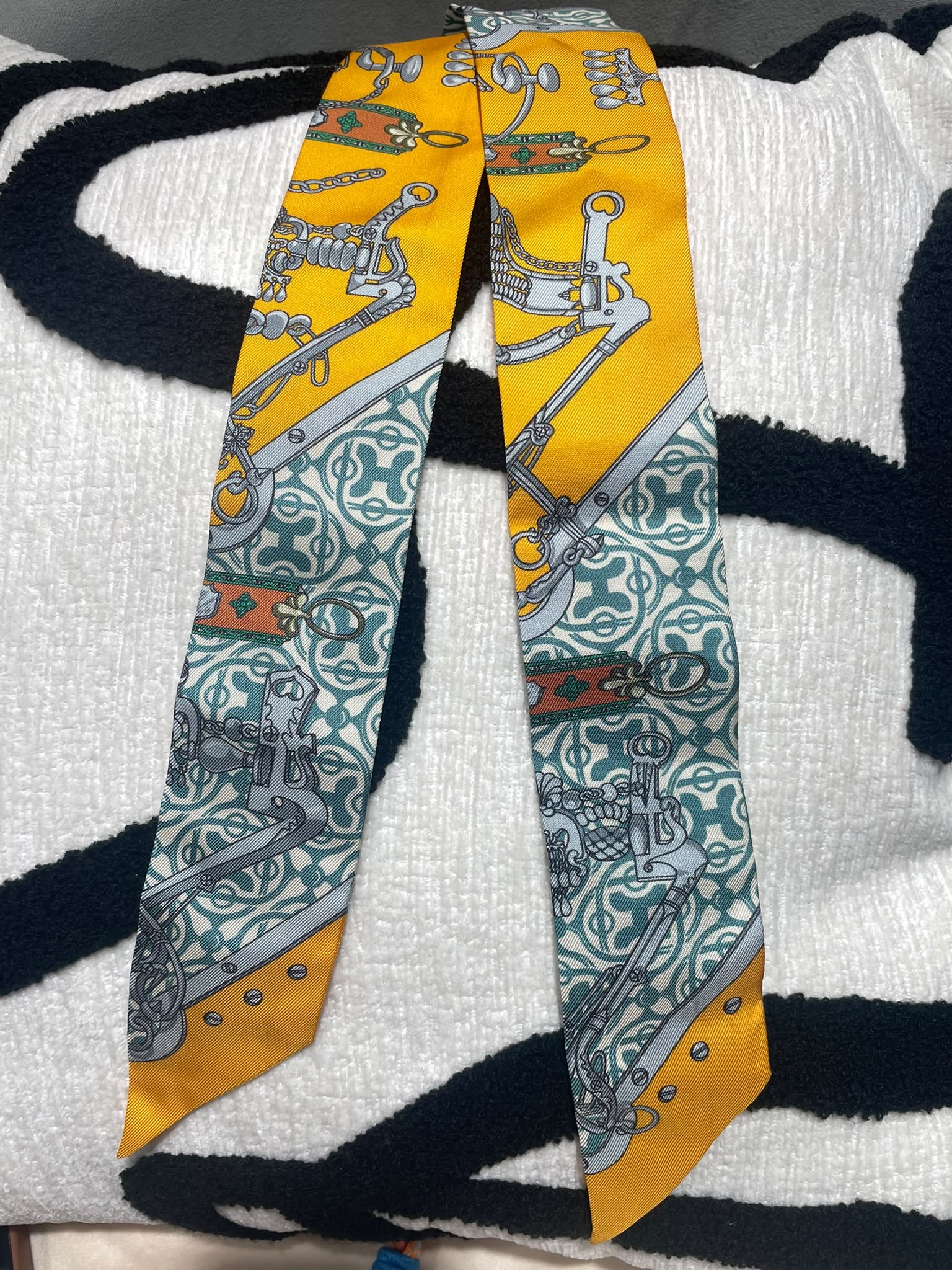 Hermes Twilly 100%silk 100%Authentic, 99%New unused