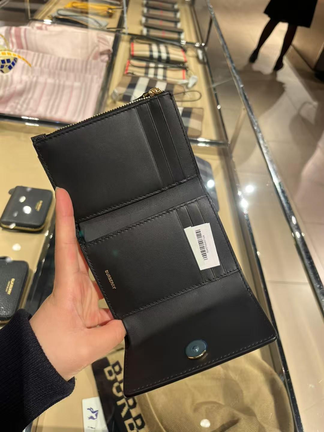 預購 Burberry🌈🌈折扣款 格仔short wallet Sale
