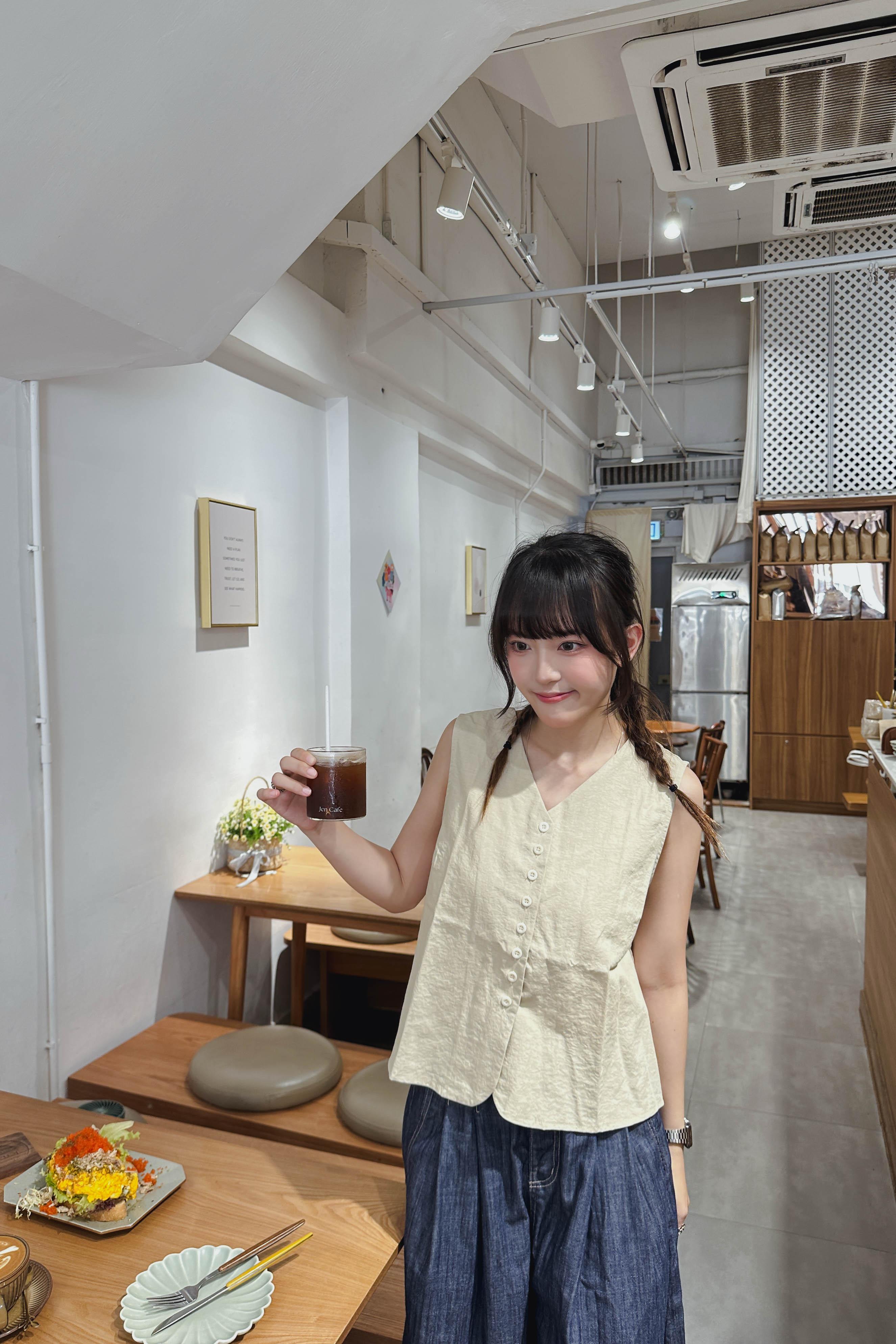 高級感天絲涼料V領背心 (兩色入)