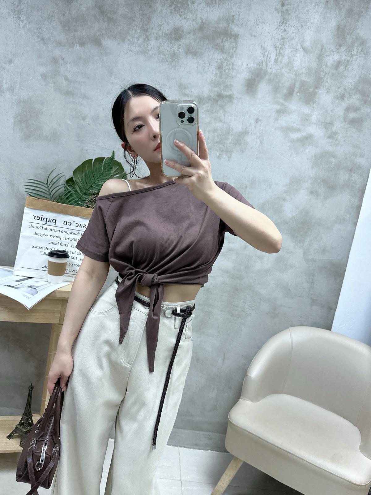 L06 單邊露膊打結Top