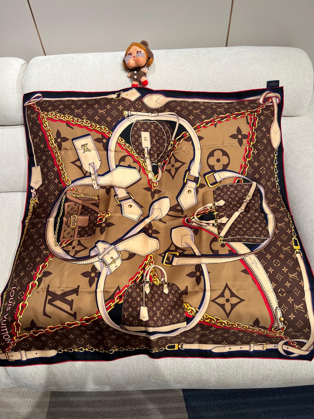 LV scarf Tribute To Square M76202,100%Silk,100%Authentic, 98%new ✅Box