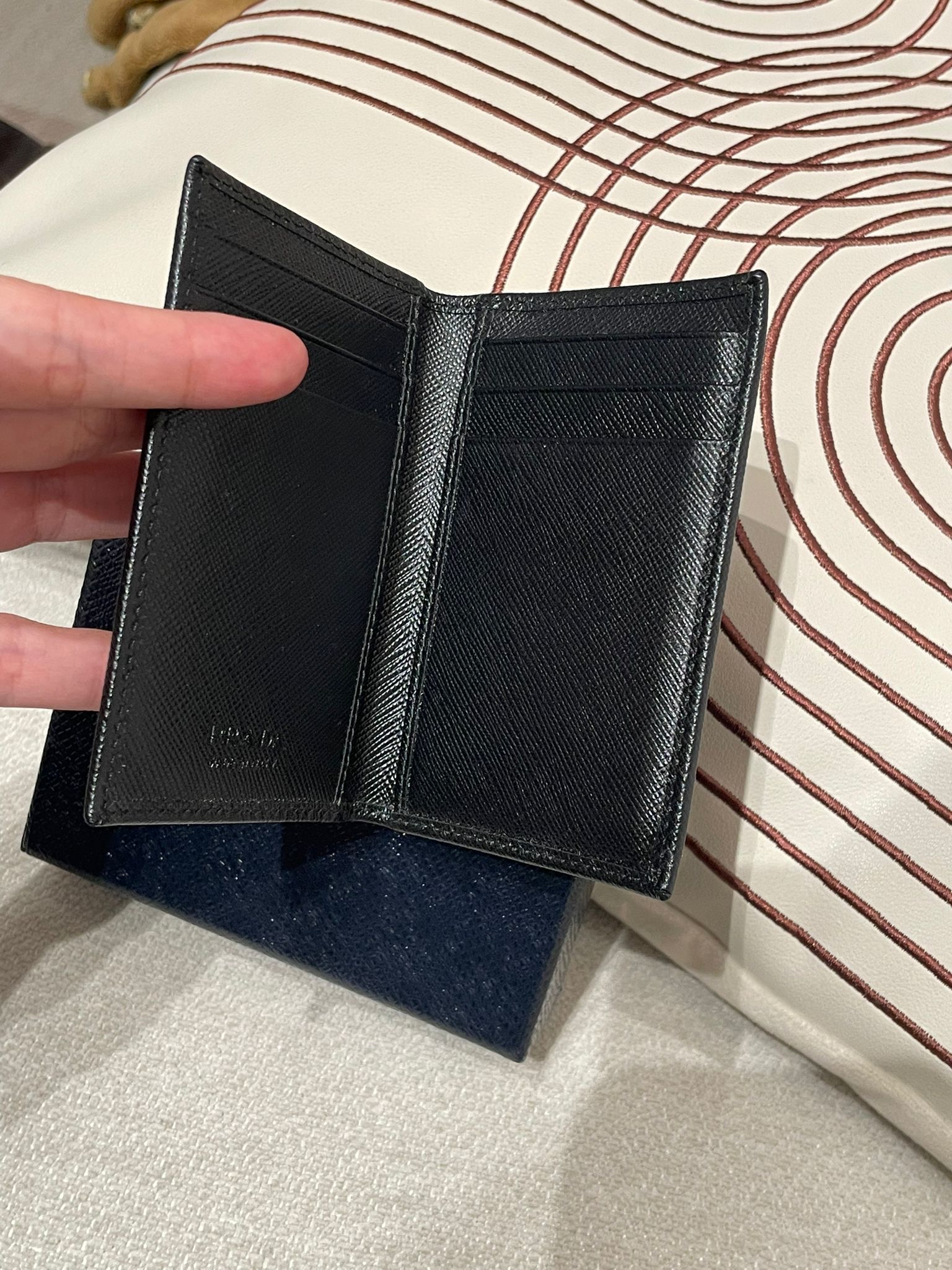 Prada card holder 黑色牛皮 100%Authentic,99%new✅box
