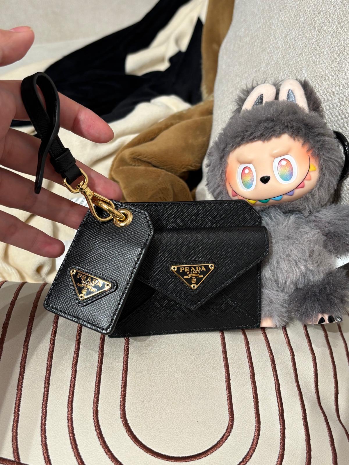 Prada card holder Saffiano Leather 卡片套鎖匙扣 100%Authentic, 98%new