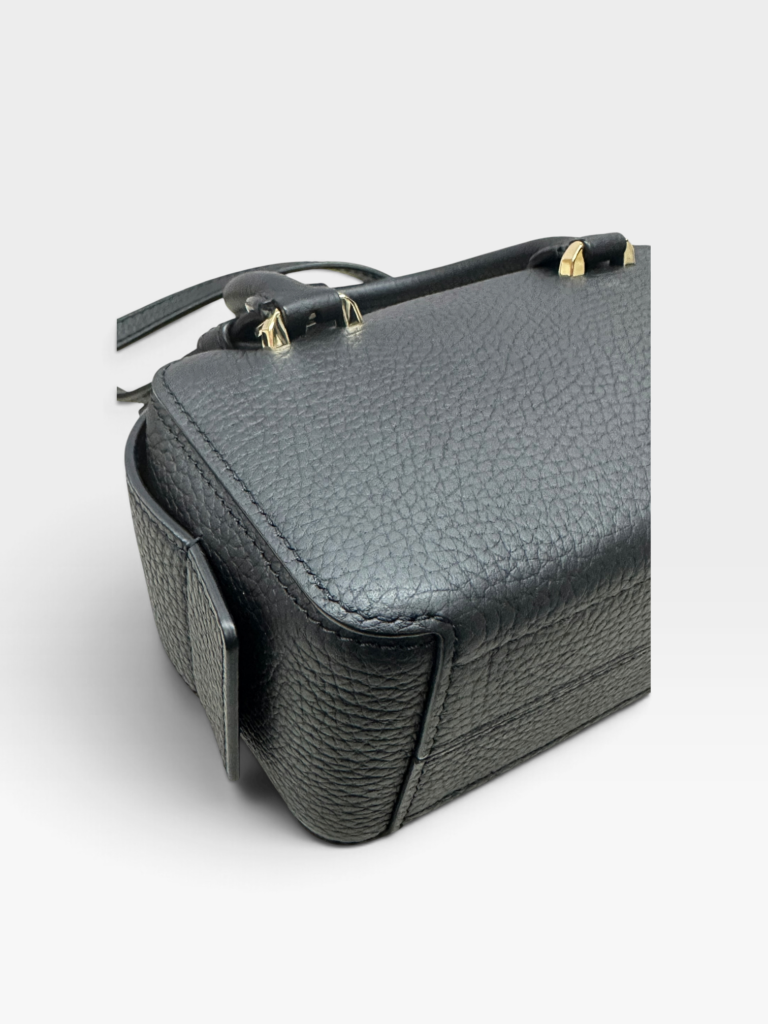 Pre-Owned DELVAUX Cool Box Nano / Product Code: 092409