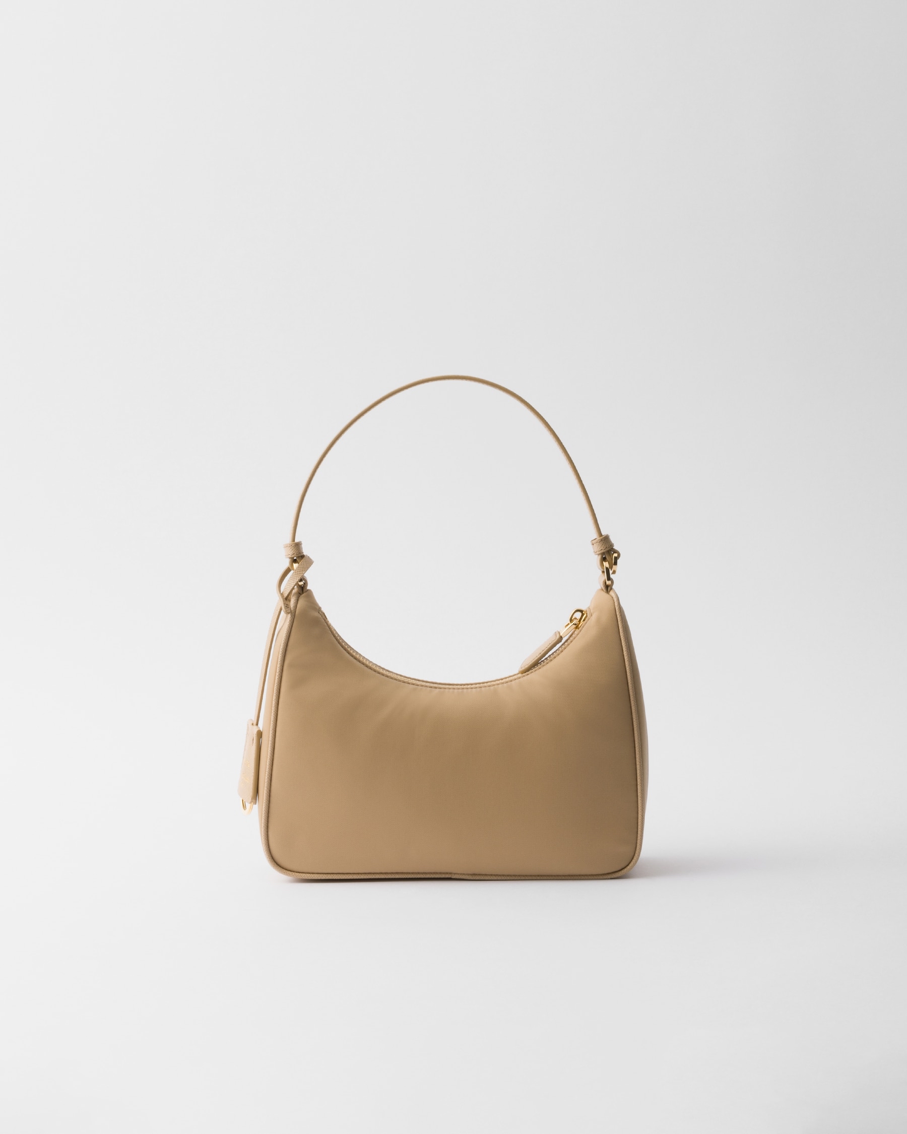 限時優惠✨訂貨🍒Prada Re-Edition 2005 Mini Bag Size 18x22x6.5cm(皮質肩帶) Color : Camel