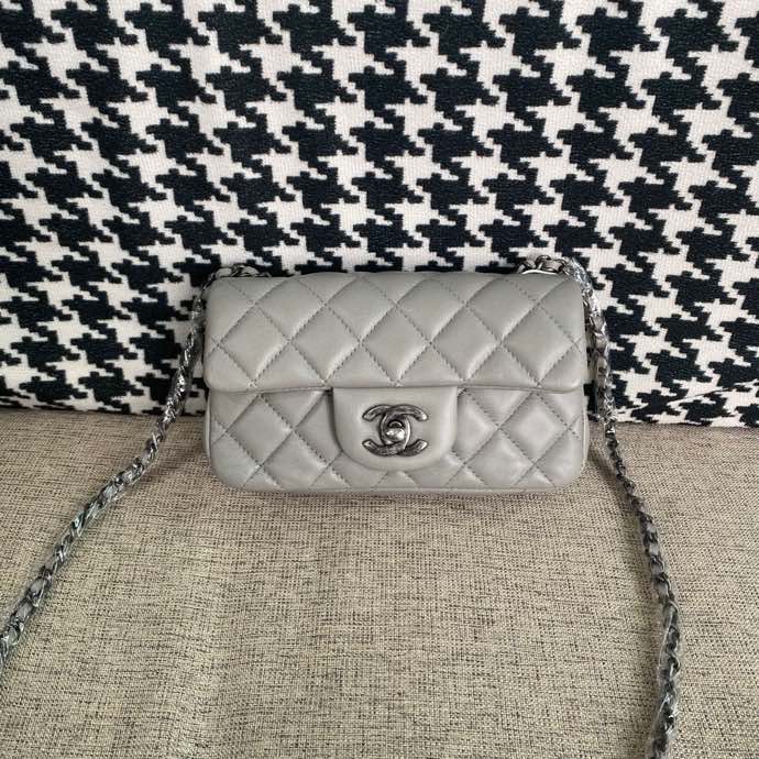 【預訂貨品】CHANE灰色銀扣CF 👜20開