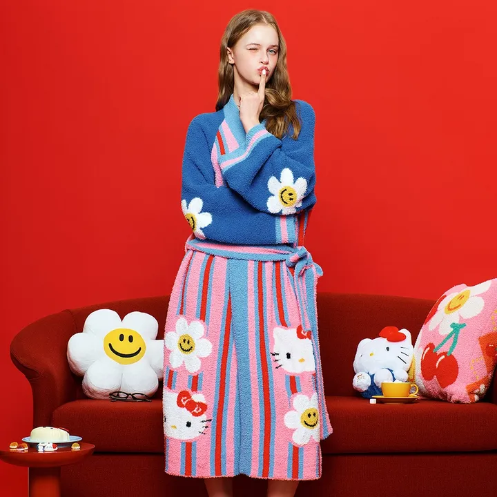 [Wiggle Wiggle x Sanrio] Lounge Robe - Hello Kitty & Smile We Love