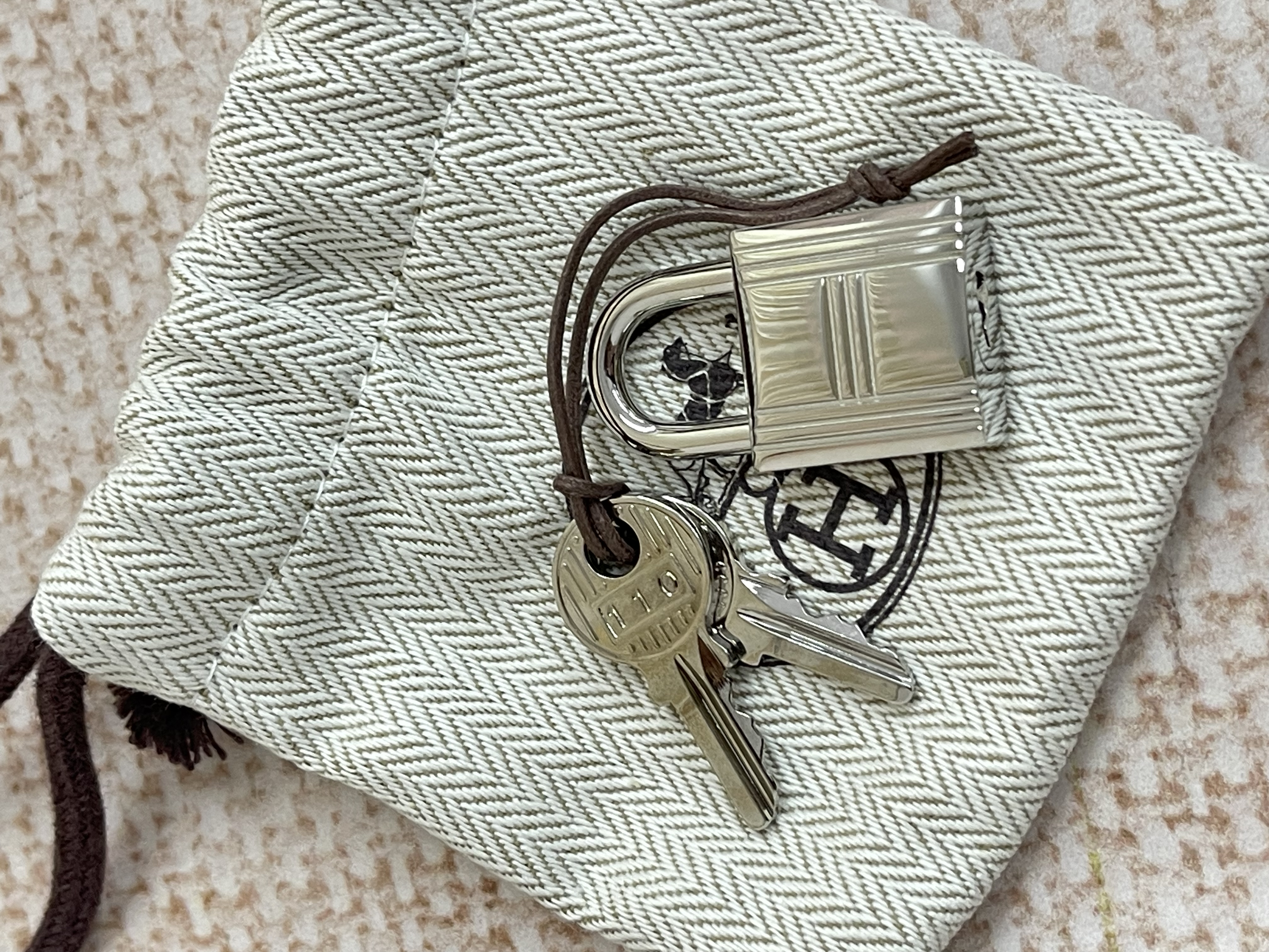 Pre-owned Hermes P18/ Stamp Y/ Product Code: 26051501
