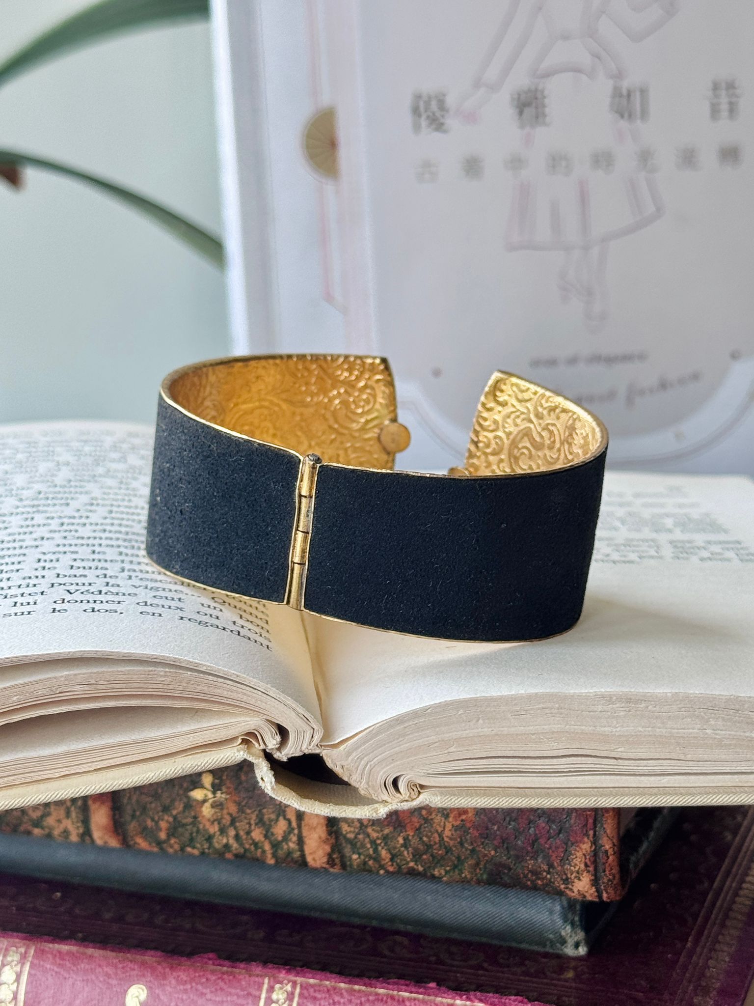 Rare! Vintage Rose Petit Needlepoint Bangle Bracelet  (MT2593)