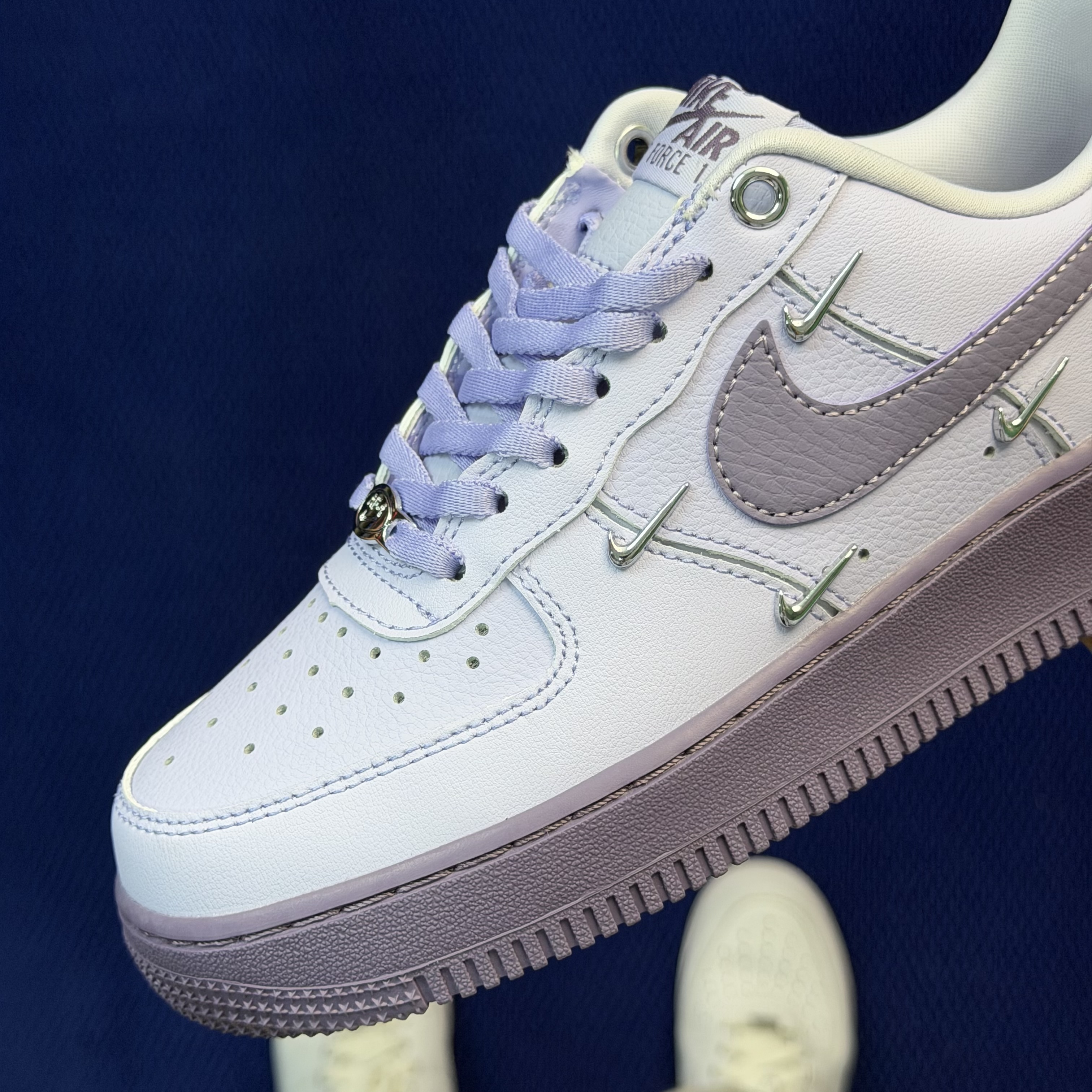 Nike Air Force 1 '07 LX IX5253-555