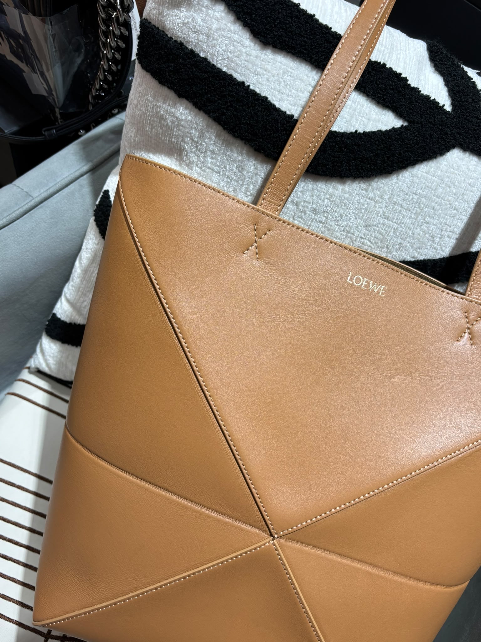 Loewe puzzle fold Tote calfskin 100%Authentic, 98%New ✅收據✅Dust bag