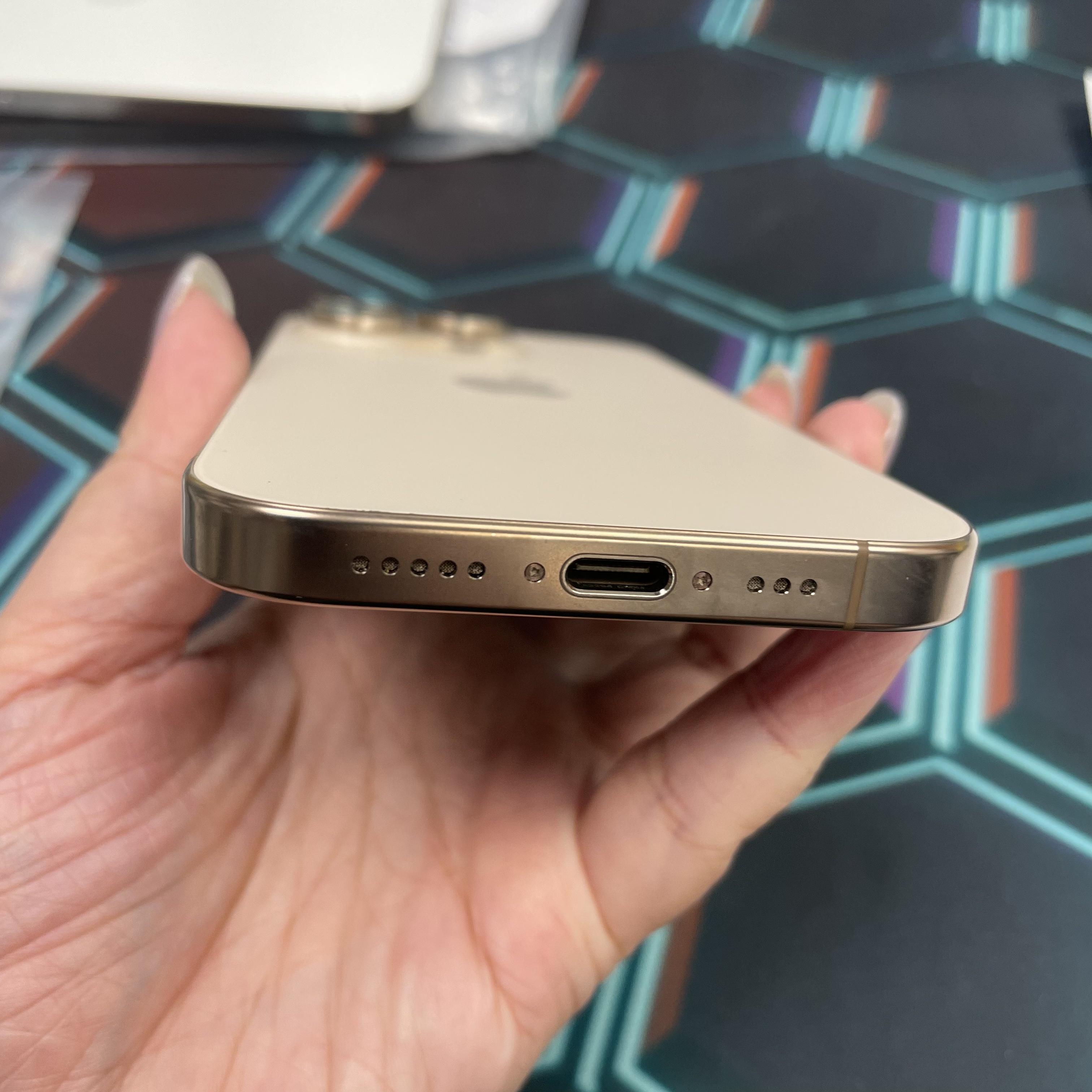 *6973 16 Pro 完美機 1TB 電91 沙色 gold
