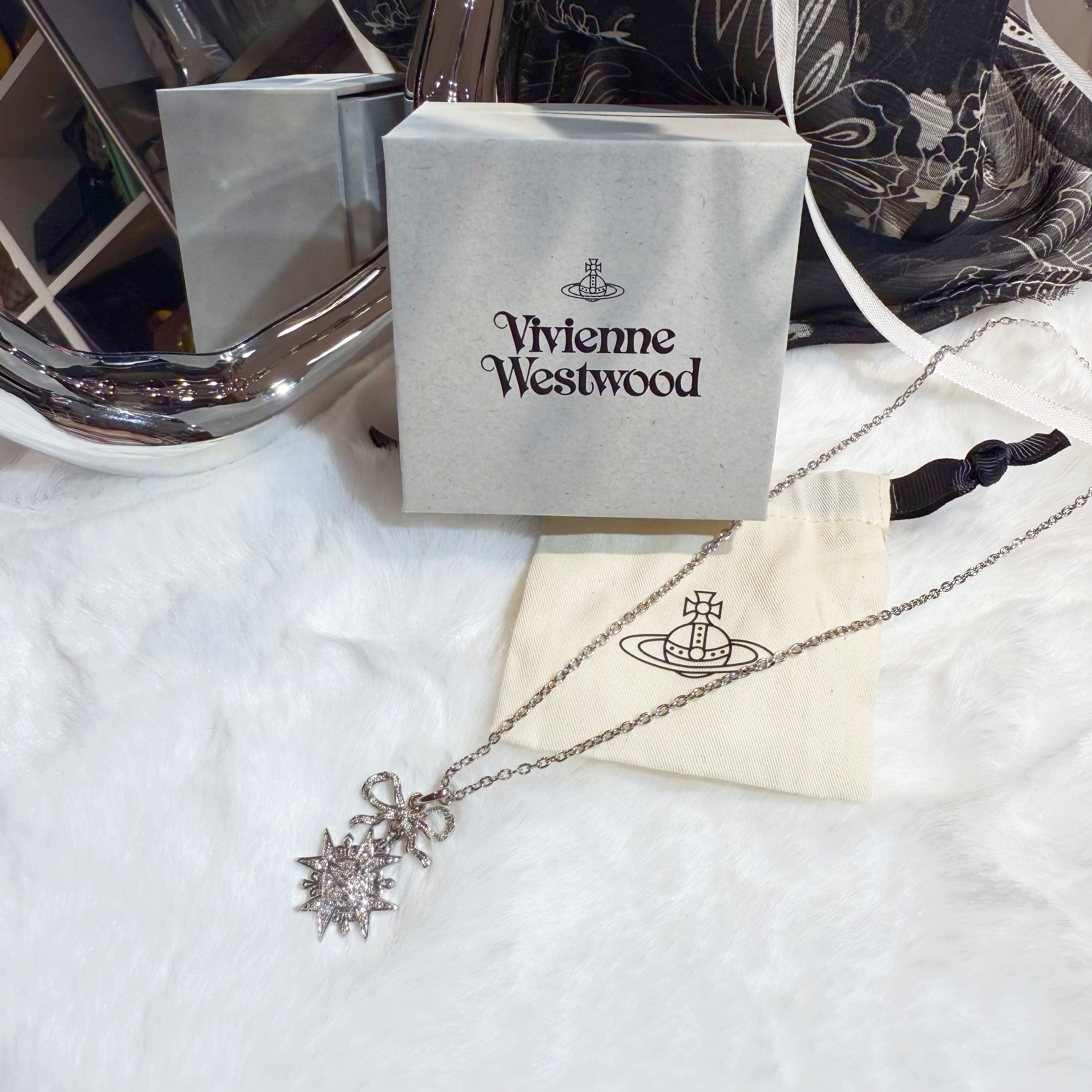 Vivienne Westwood necklace snow