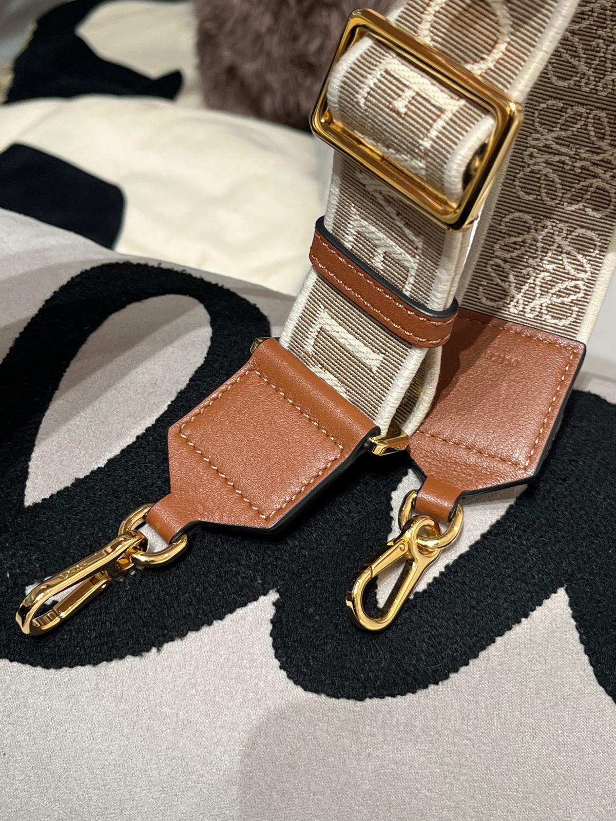 全新 Loewe strap Tan 100%Authentic ,全新Brand New  ✅Box